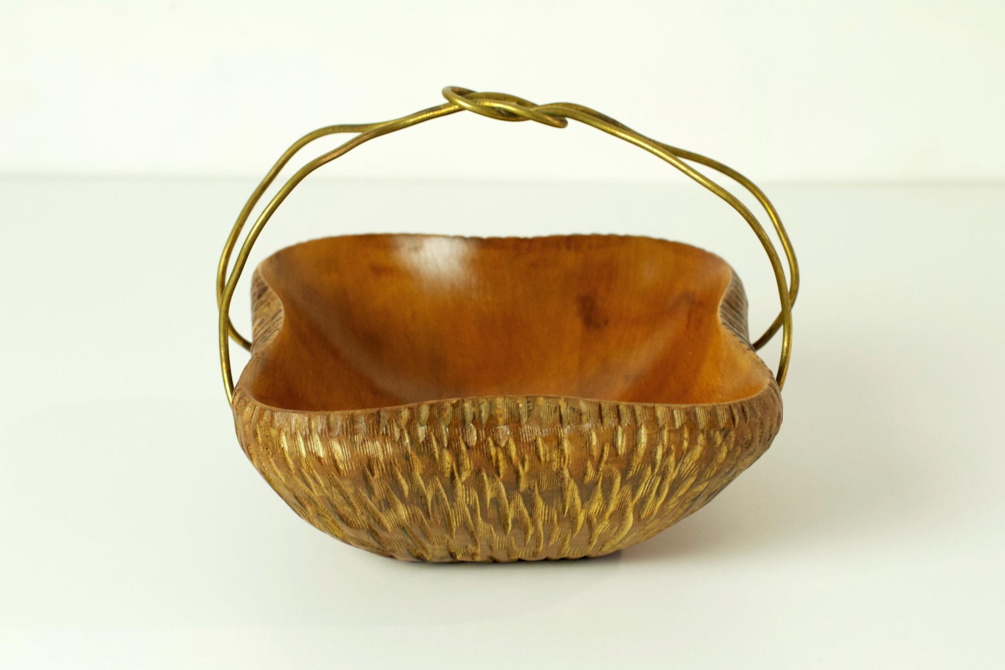 Italian Midcentury Fruit Basket in Maple and Brass, Italy For Sale