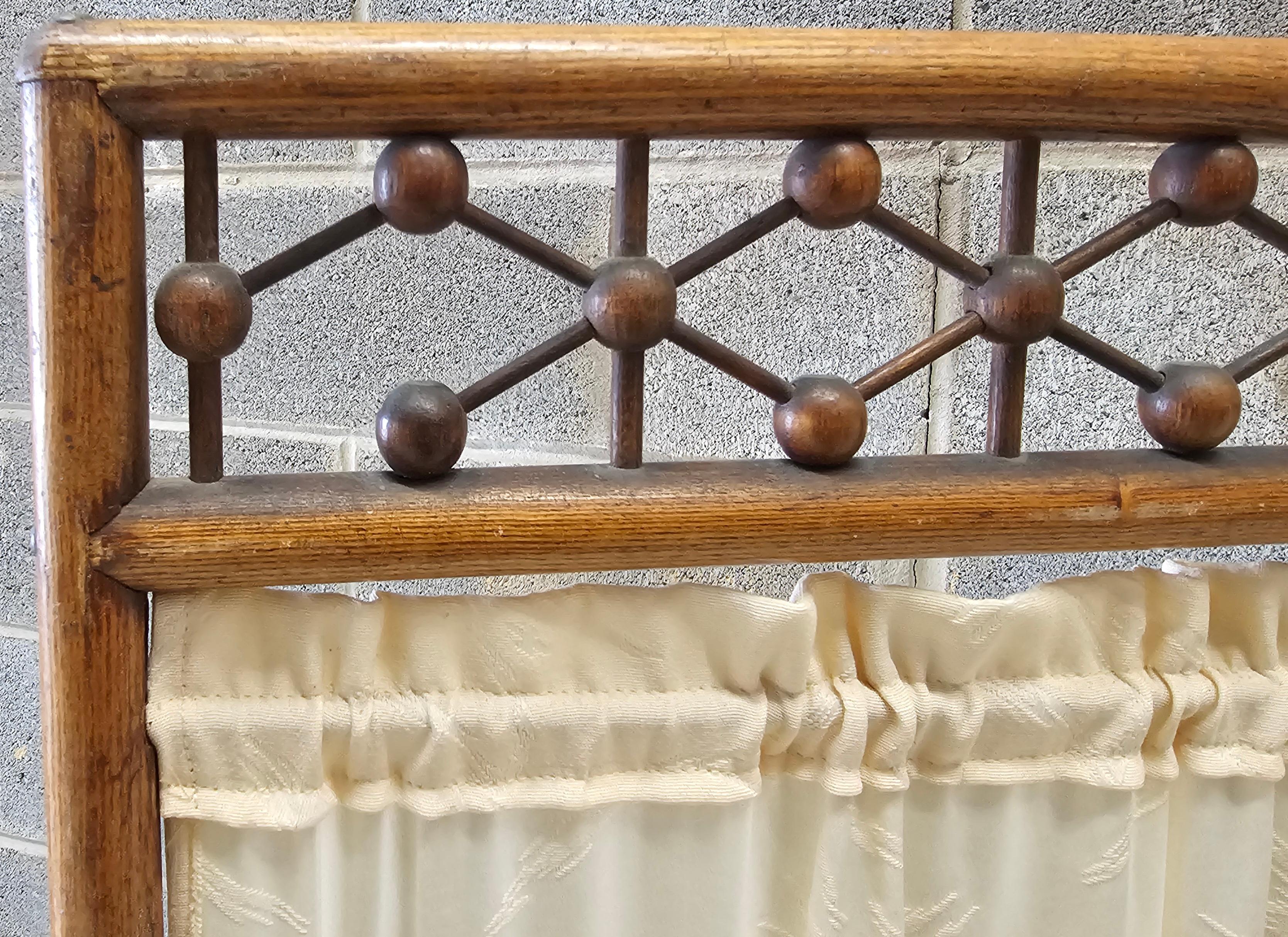 Mid-Century Fruitwood and Textile Four-Fold Galleried Floor Screen In Good Condition For Sale In Germantown, MD