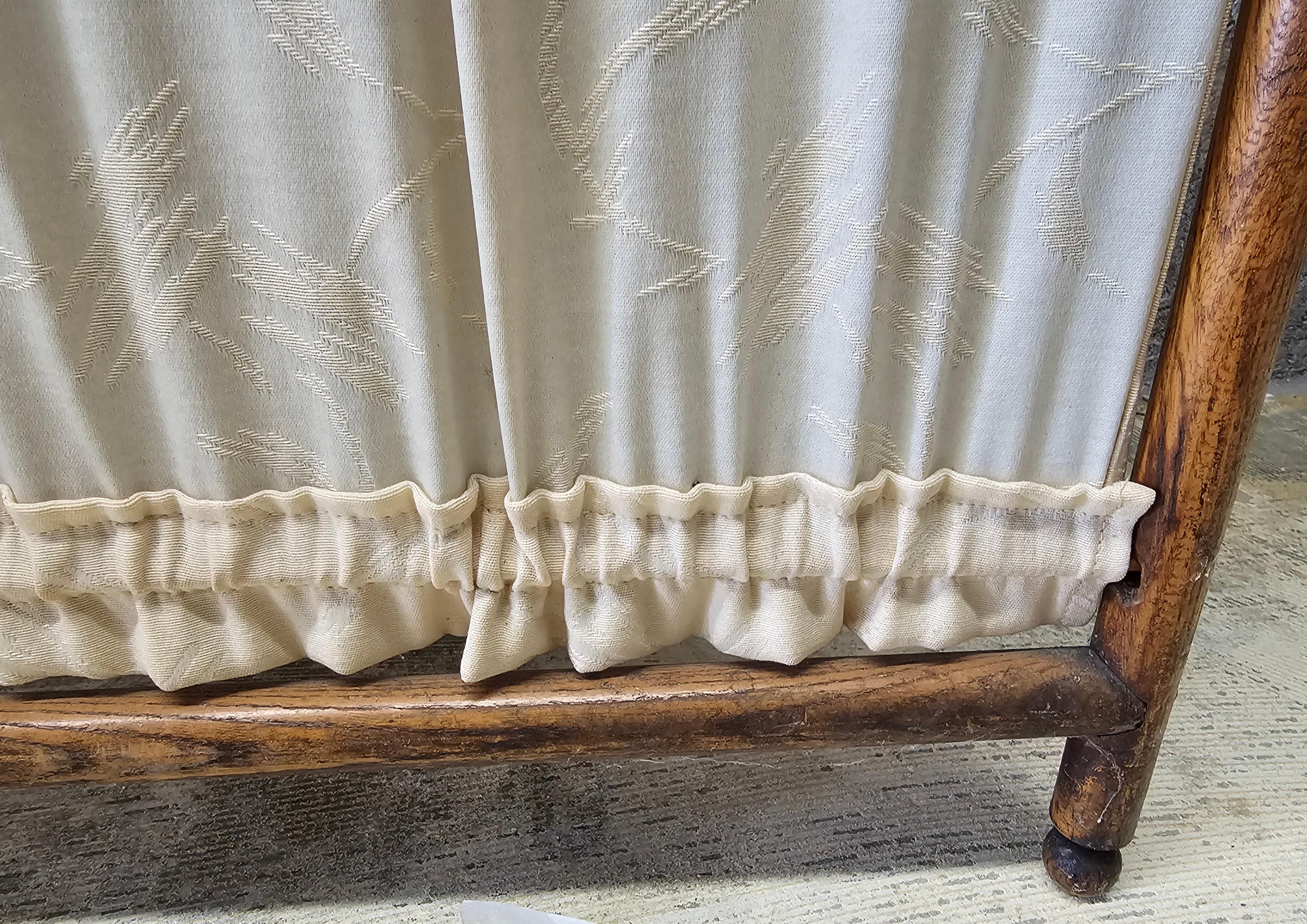 Mid-Century Fruitwood and Textile Four-Fold Galleried Floor Screen For Sale 1