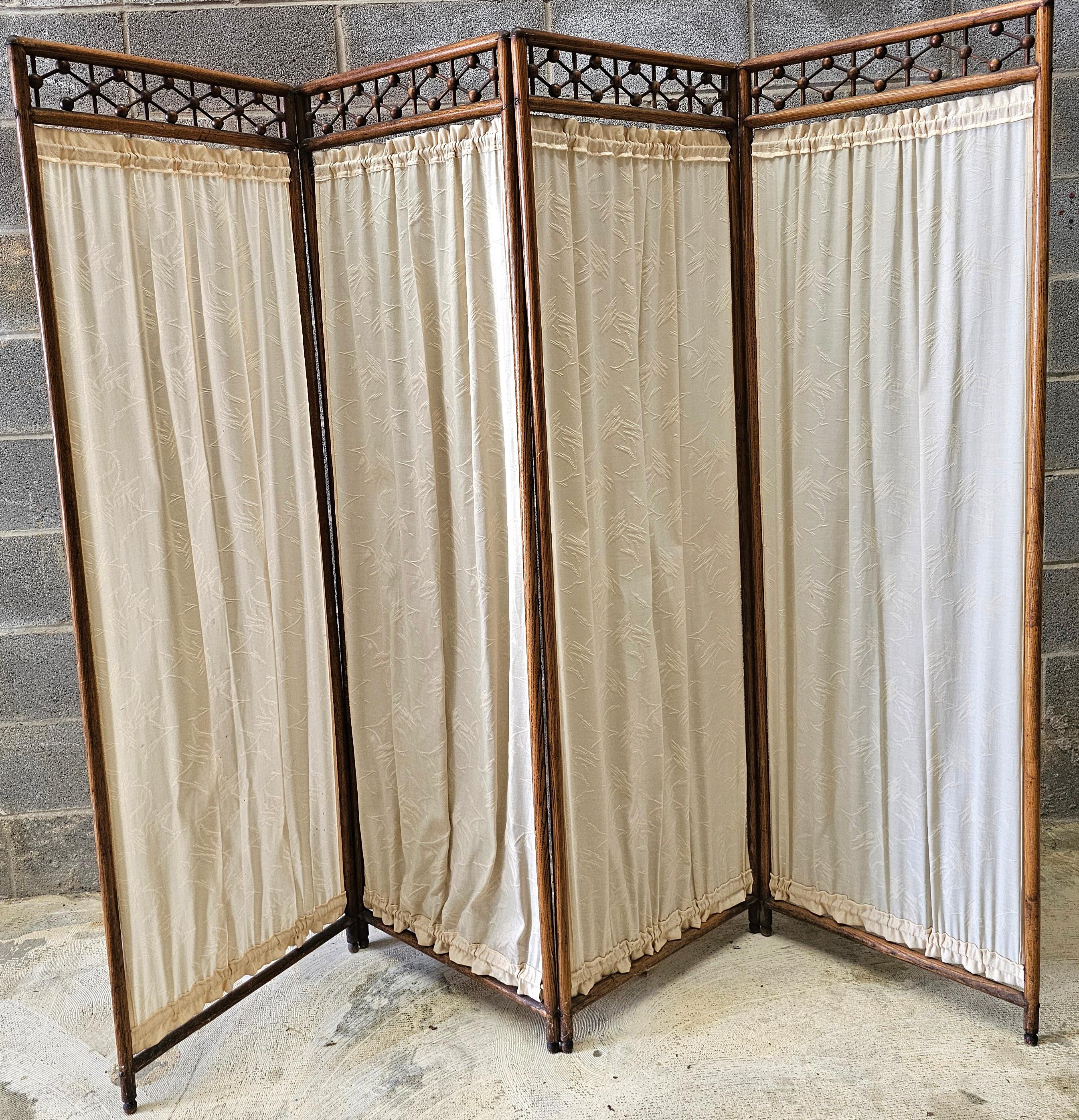 Mid-Century Fruitwood and Textile Four-Fold Galleried Floor Screen For Sale 2