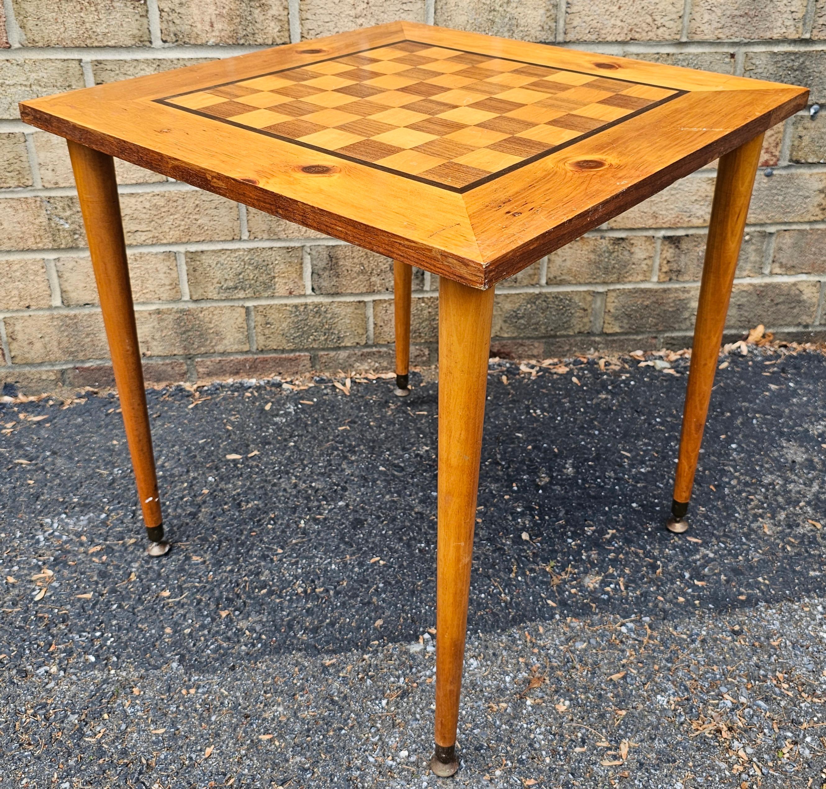 Americano Tavolo da gioco di metà secolo in legno di frutta con intarsio in vendita