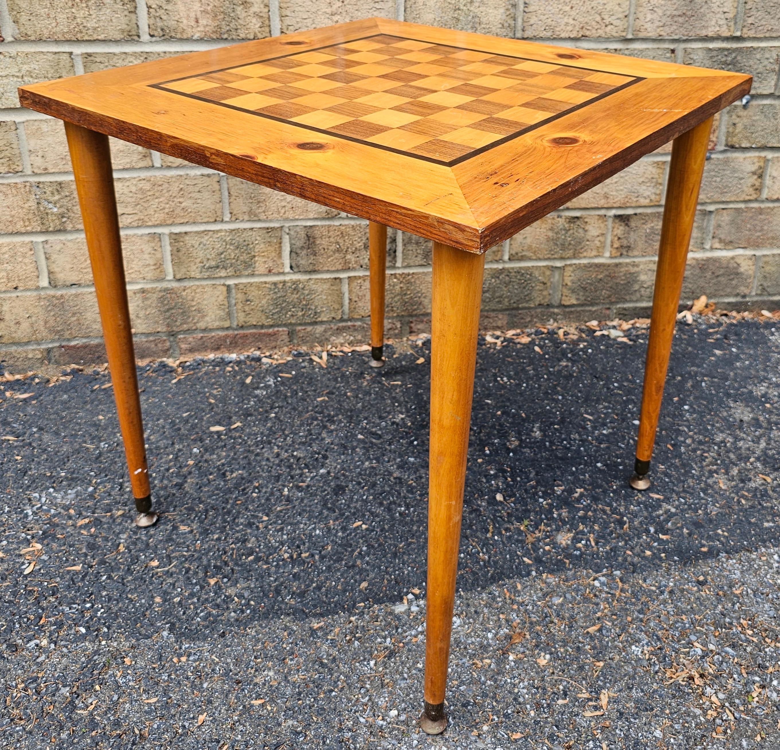 Parquet Tavolo da gioco di metà secolo in legno di frutta con intarsio in vendita