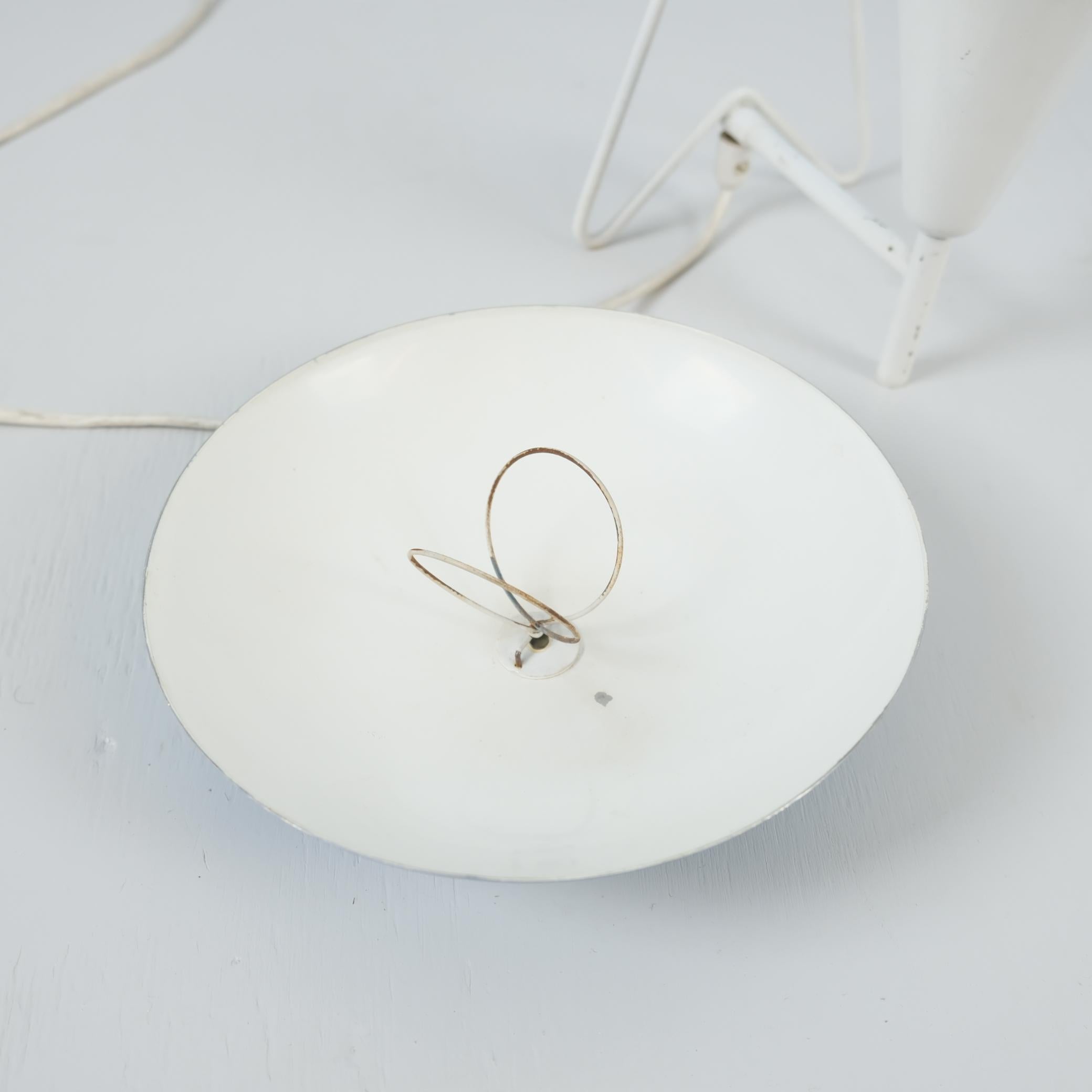 Lampada da parete/tavolo di metà secolo in ottone pieno modello EV 57 in blu e bianco, Itsu 1950s in vendita 10