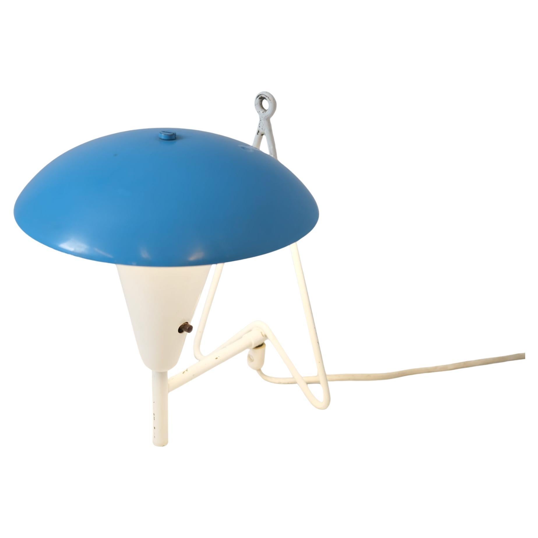 Lampada da parete/tavolo di metà secolo in ottone pieno modello EV 57 in blu e bianco, Itsu 1950s in vendita