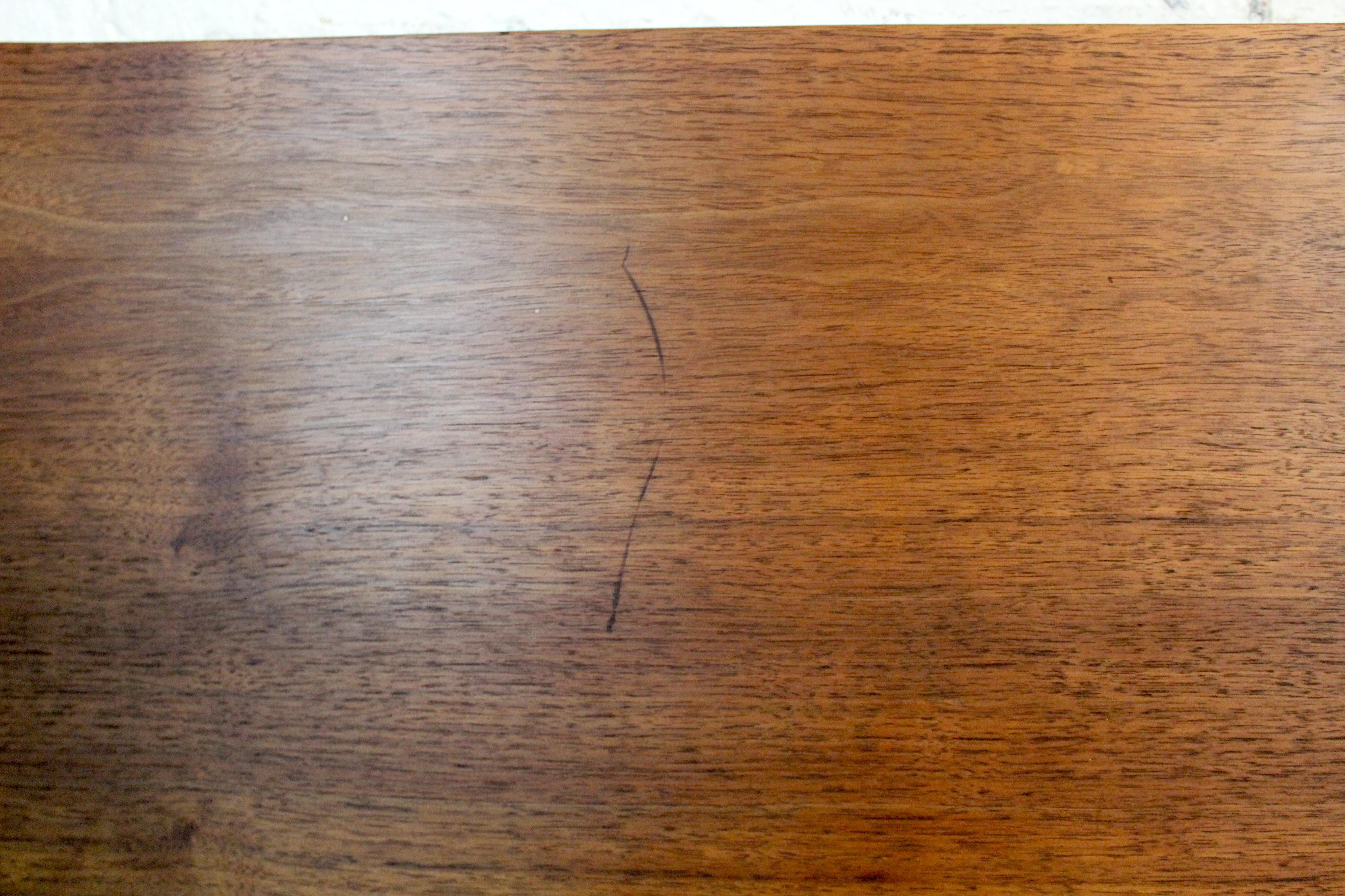 Testiera in legno di noce a grandezza naturale di Kent Coffey In condizioni buone in vendita a Brooklyn, NY