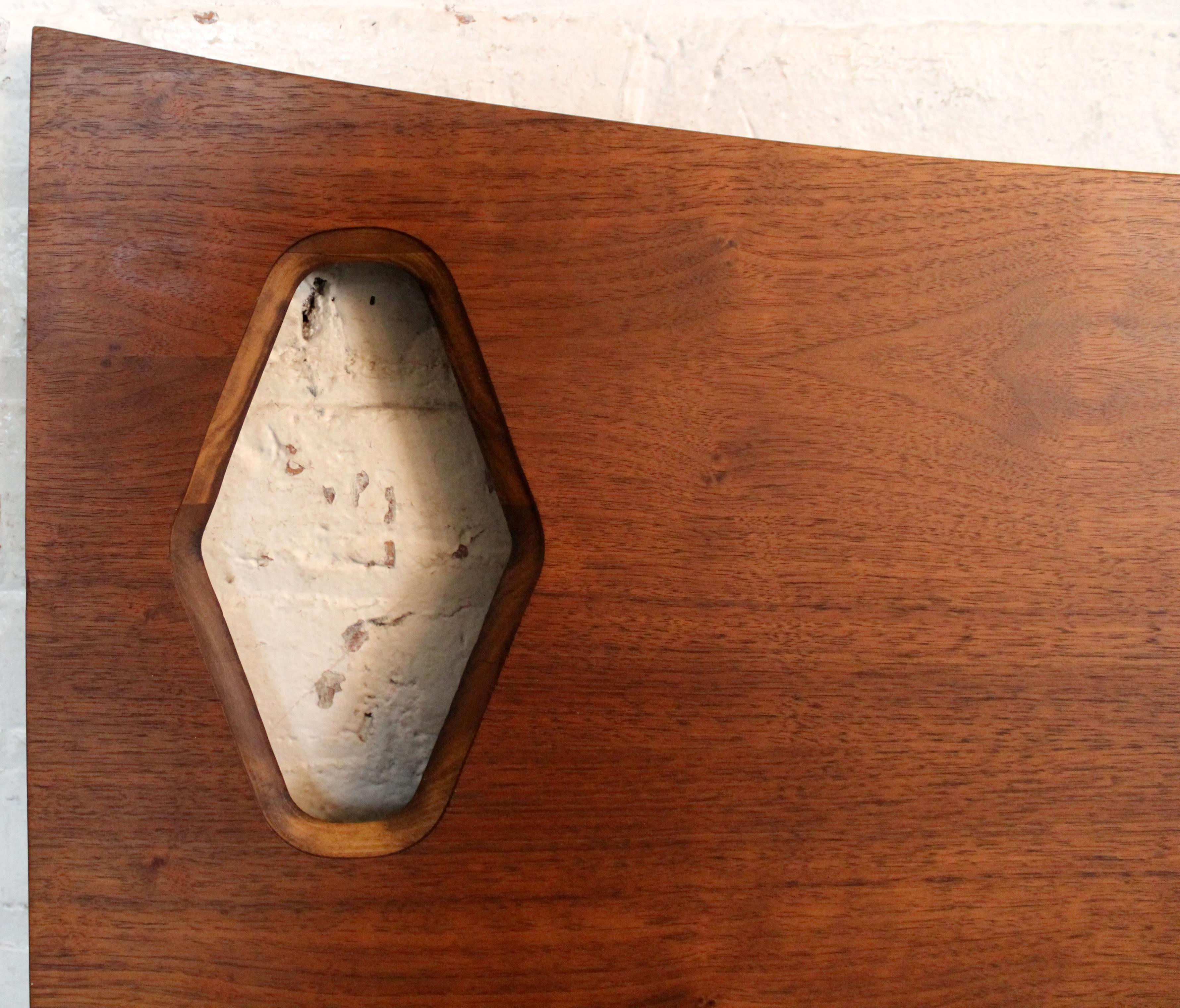 XX secolo Testiera in legno di noce a grandezza naturale di Kent Coffey in vendita