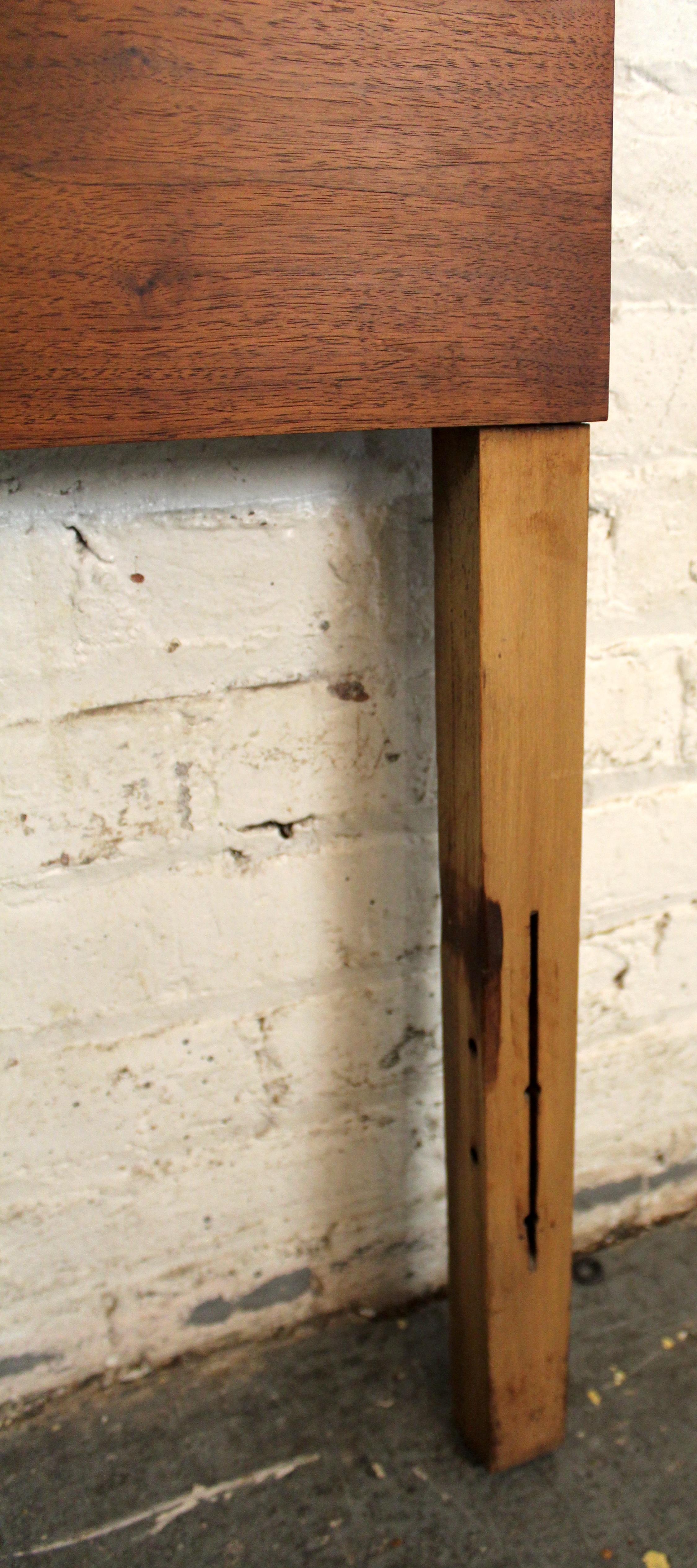 Testiera in legno di noce a grandezza naturale di Kent Coffey in vendita 2