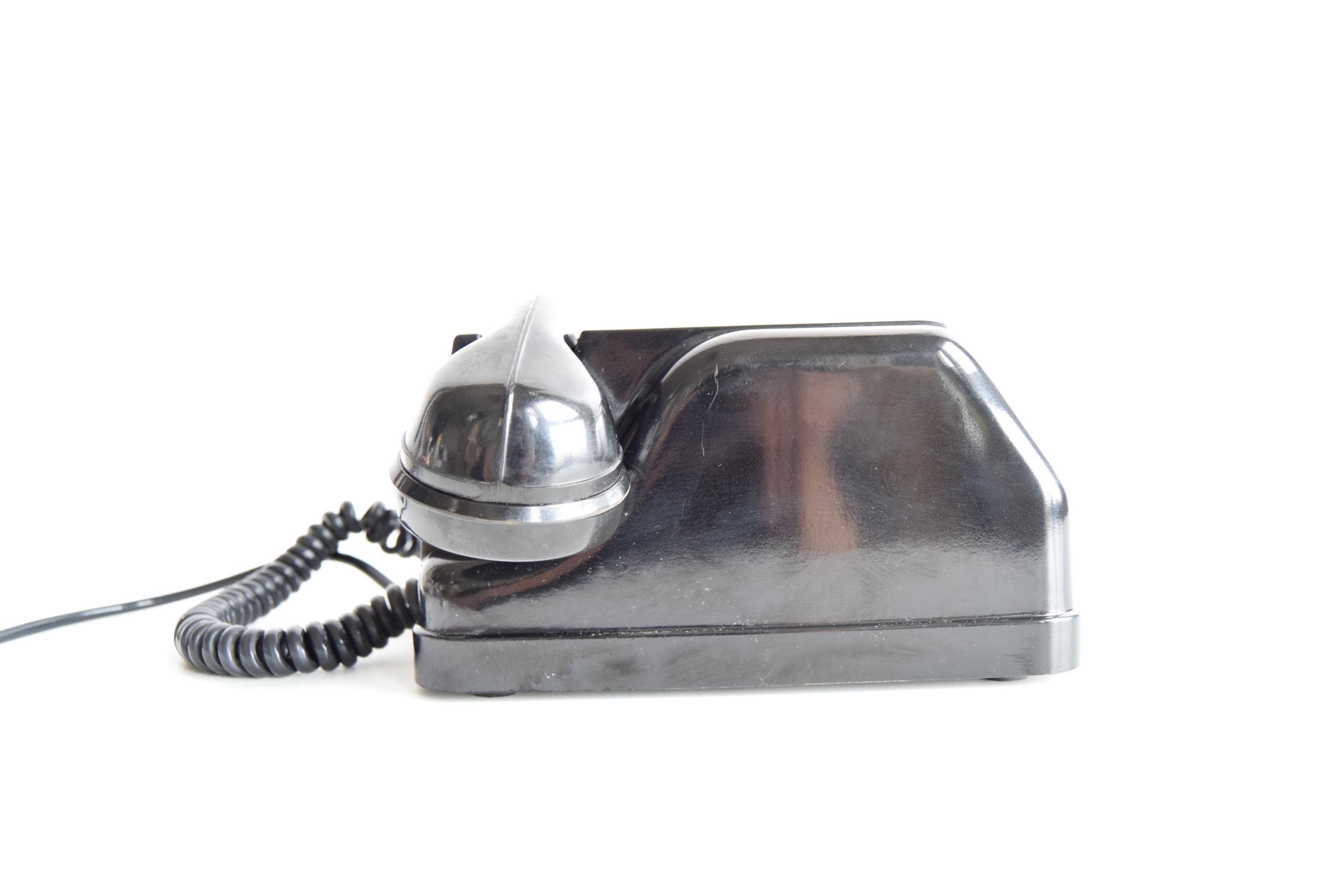 Funktionales Tesla-Telefon aus der Jahrhundertmitte 1971 (Bakelit) im Angebot
