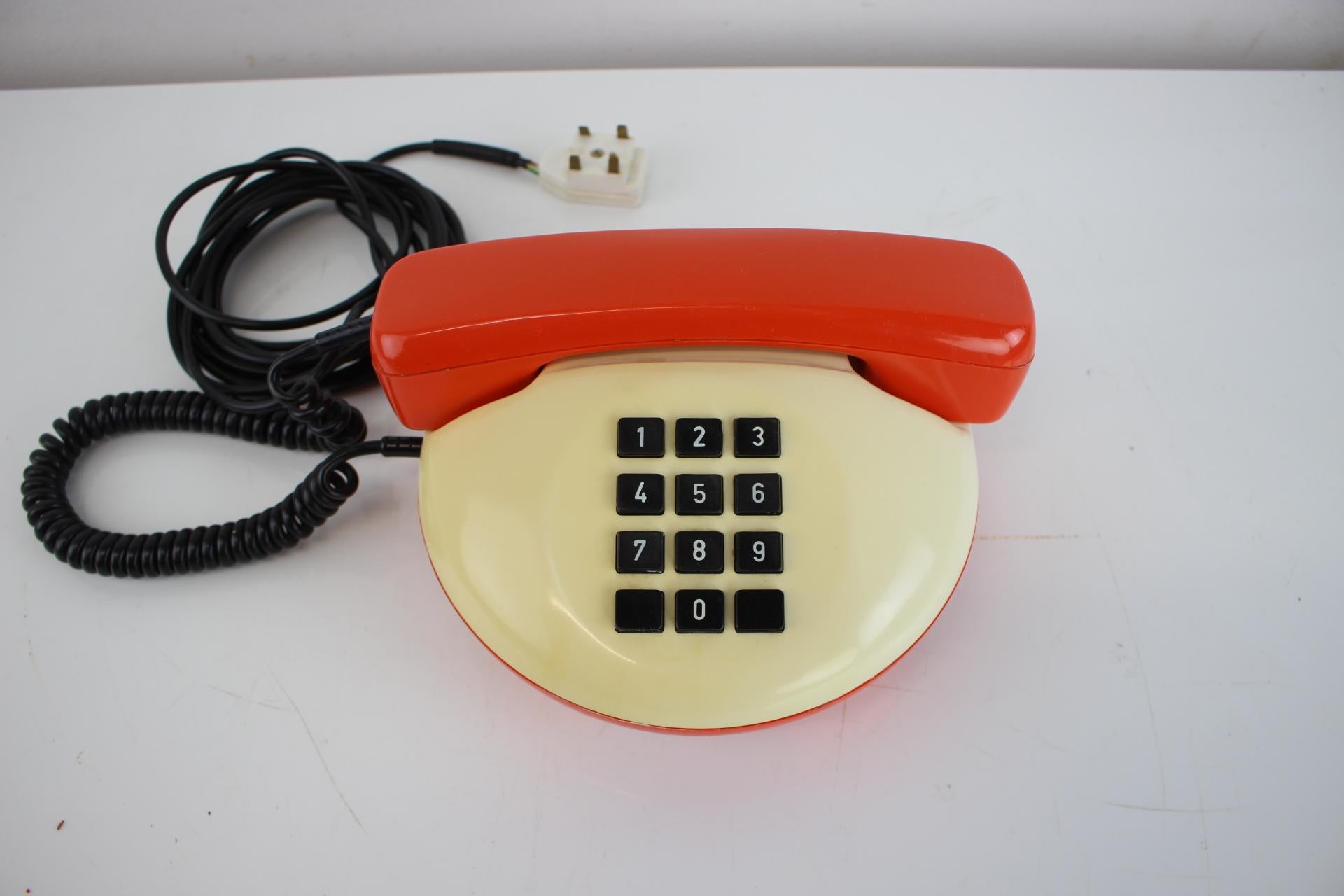 Funktionales Tesla- Telefon aus der Mitte des Jahrhunderts 1982, Tschechoslowakei (Moderne der Mitte des Jahrhunderts) im Angebot