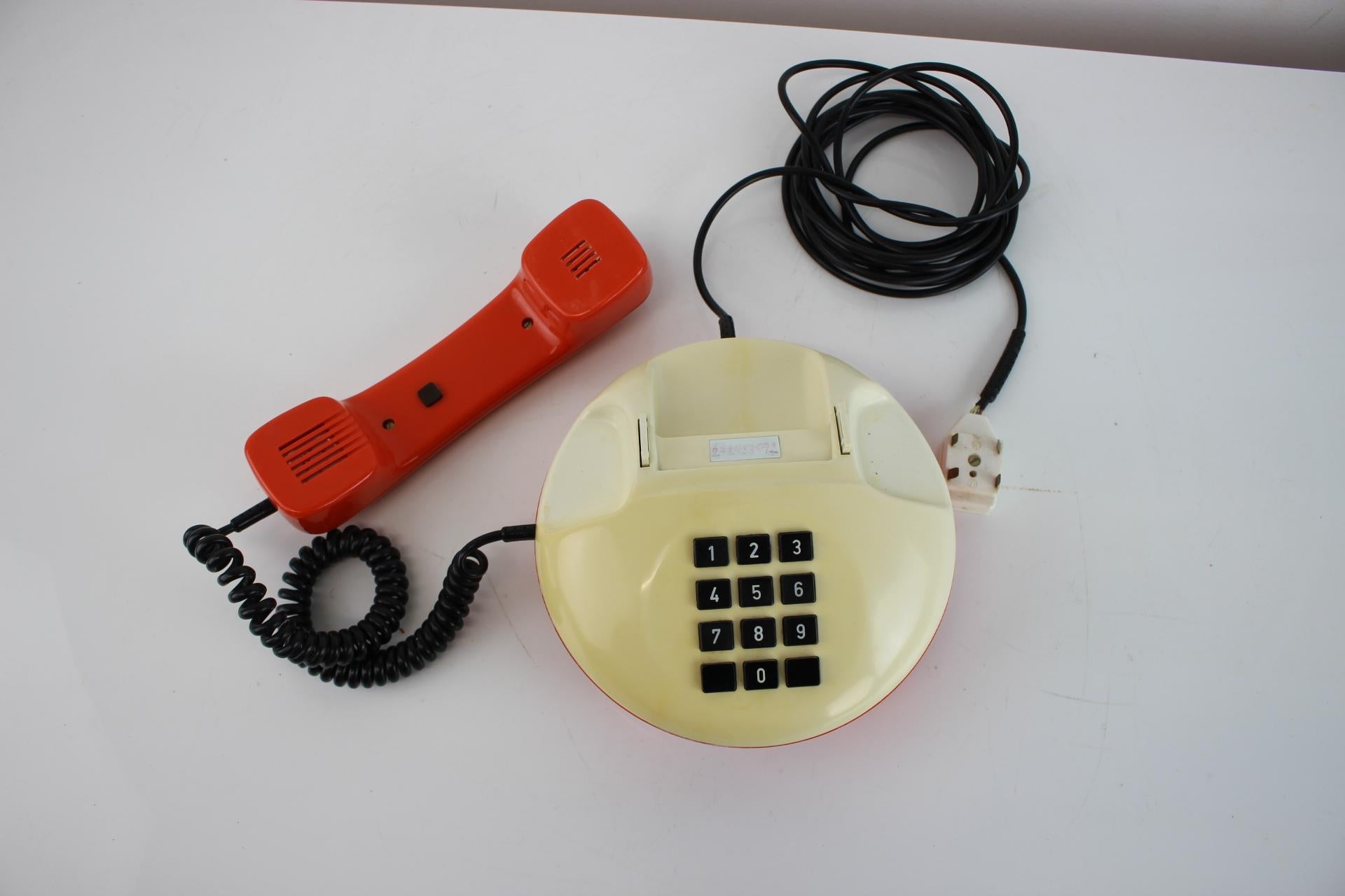 Mid-Century Functional Tesla Phone 1982, Czechoslovakia In Good Condition For Sale In Praha, CZ