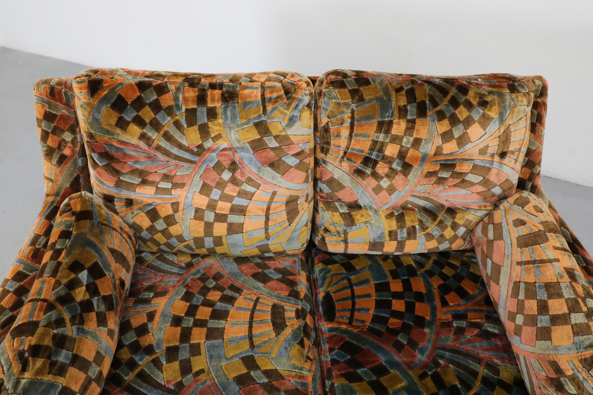 Loveseat du milieu du siècle dernier inspiré de Verner Panton en velours imprimé en vente 5