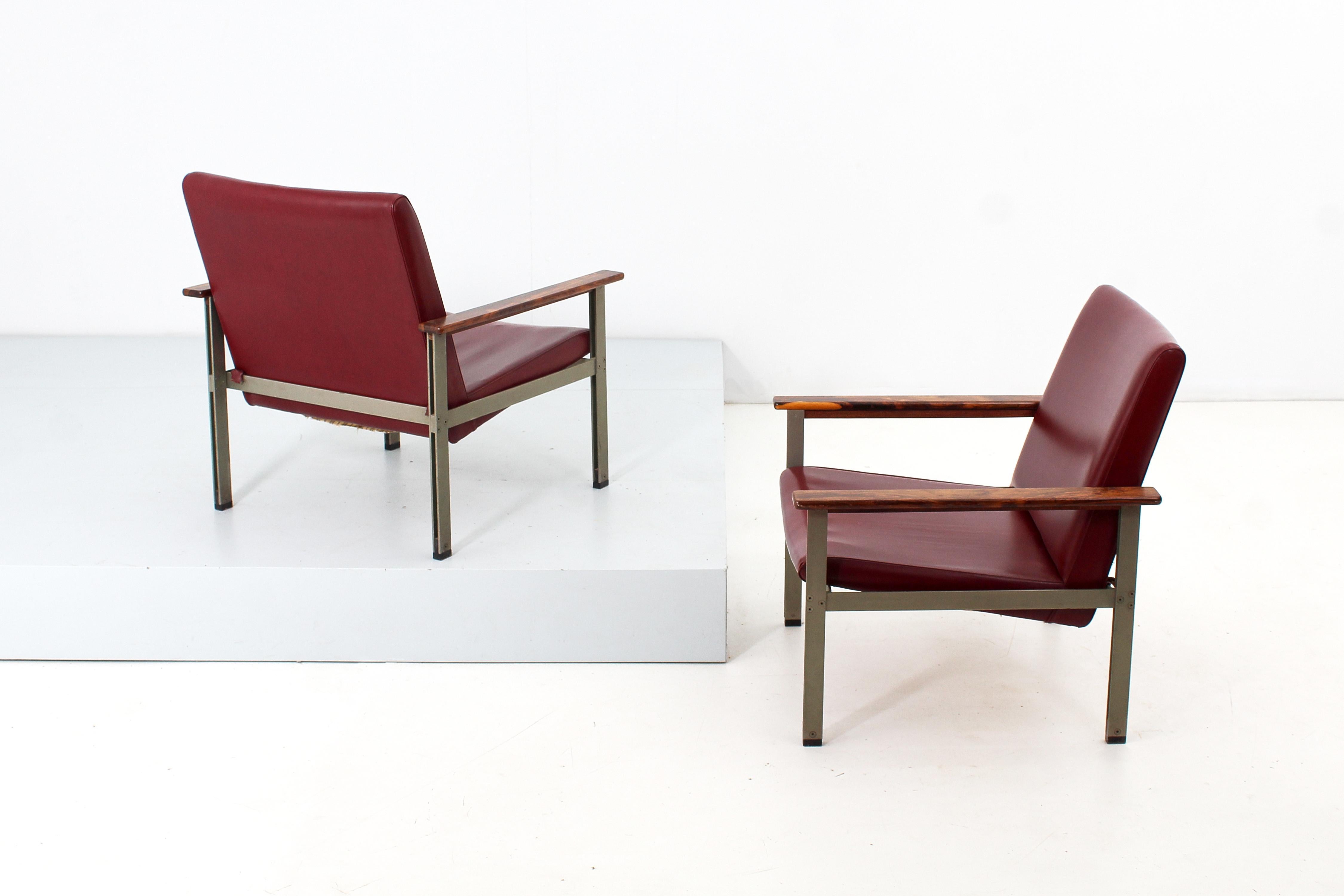 Mid-Century G. Coslin für 3V Padova Skai-Sessel aus Metall und Teakholz, 60er Jahre, Italien (Moderne der Mitte des Jahrhunderts) im Angebot