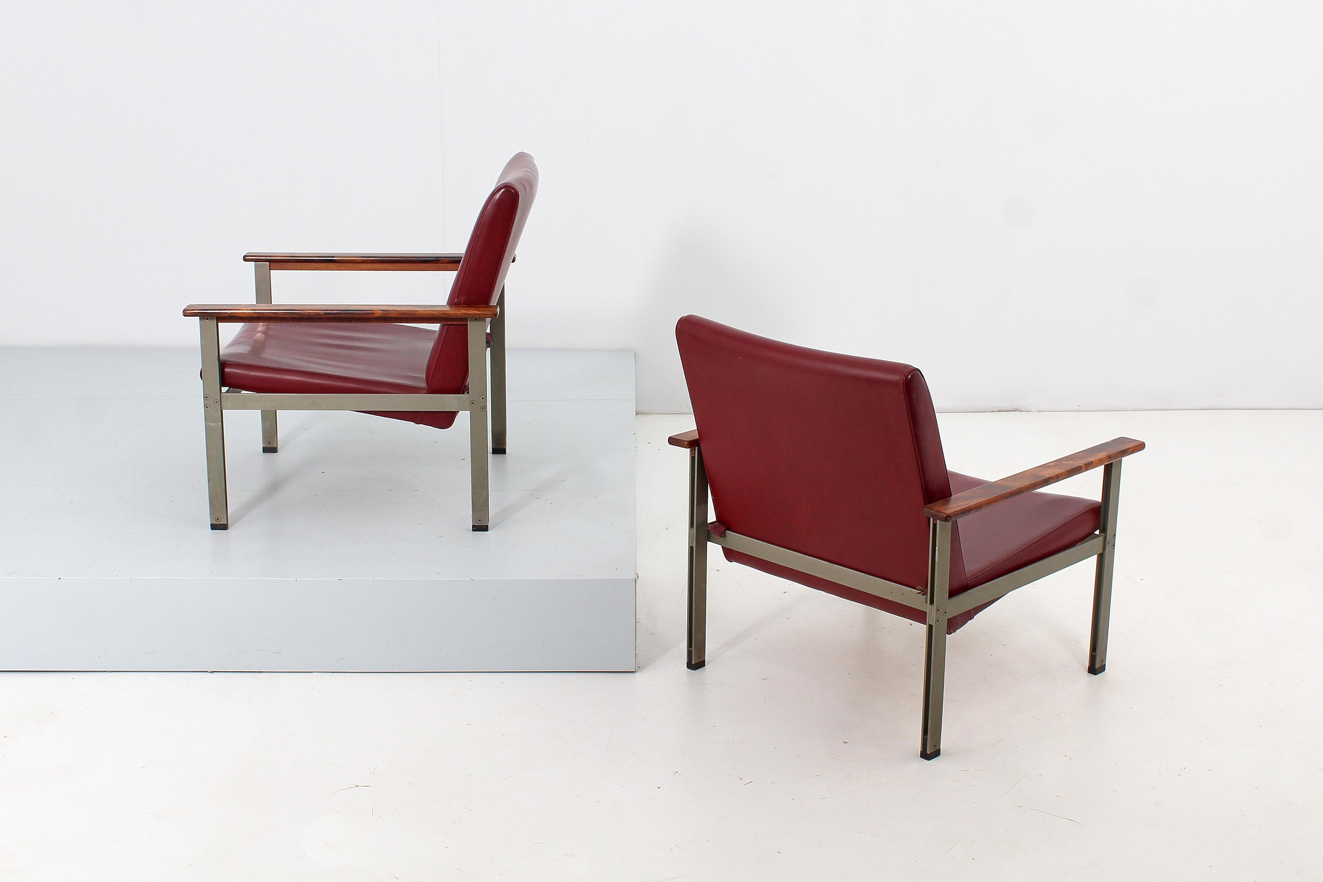 Midcentury G. Coslin for 3V Padova Skai, Metal and Teak Armchair, 1960s, Italy In Good Condition For Sale In Palermo, IT