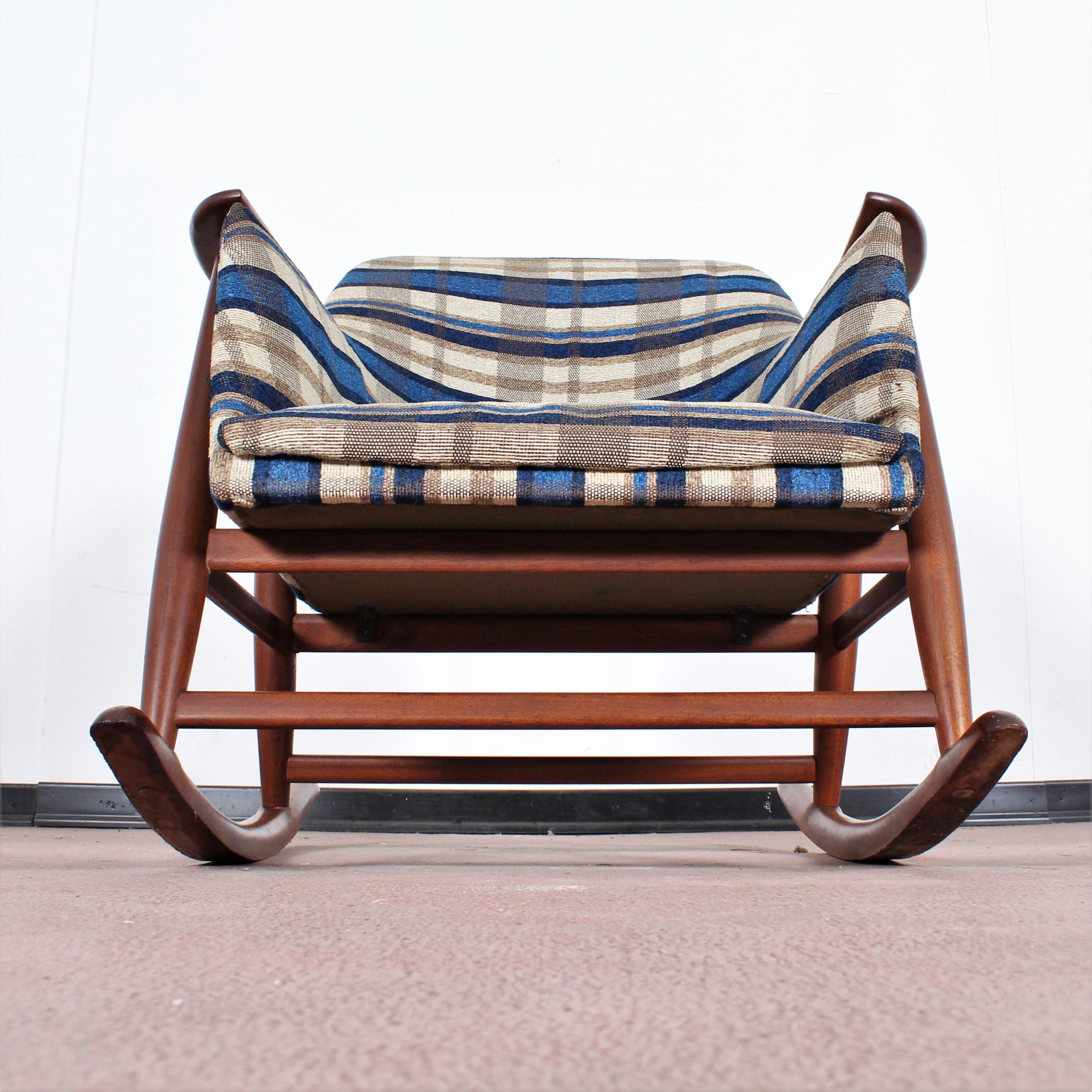 Midcentury G. Frattini Wooden Rocking Chair Tartan Fabric, Italy, 1960s 4