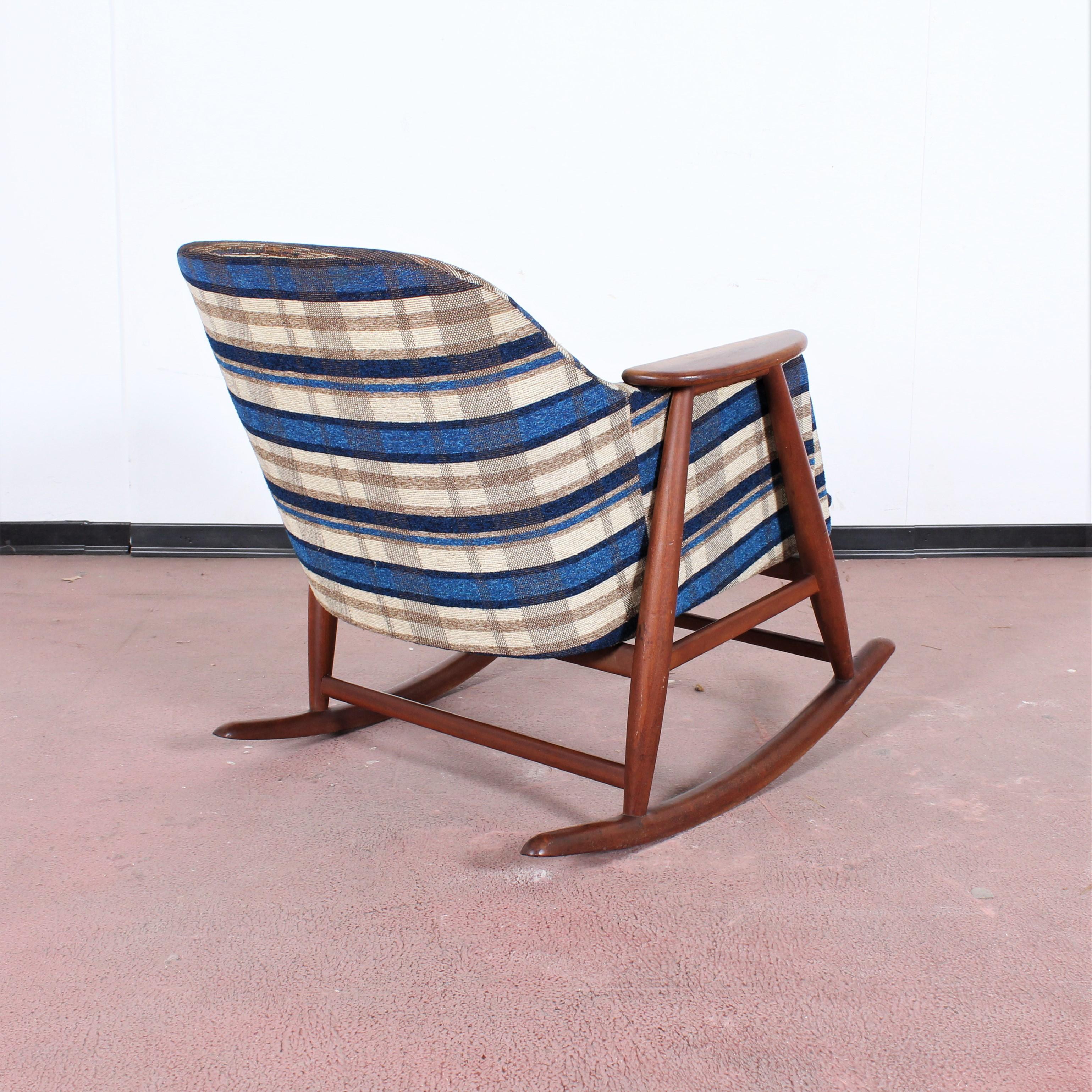 Italian Midcentury G. Frattini Wooden Rocking Chair Tartan Fabric, Italy, 1960s