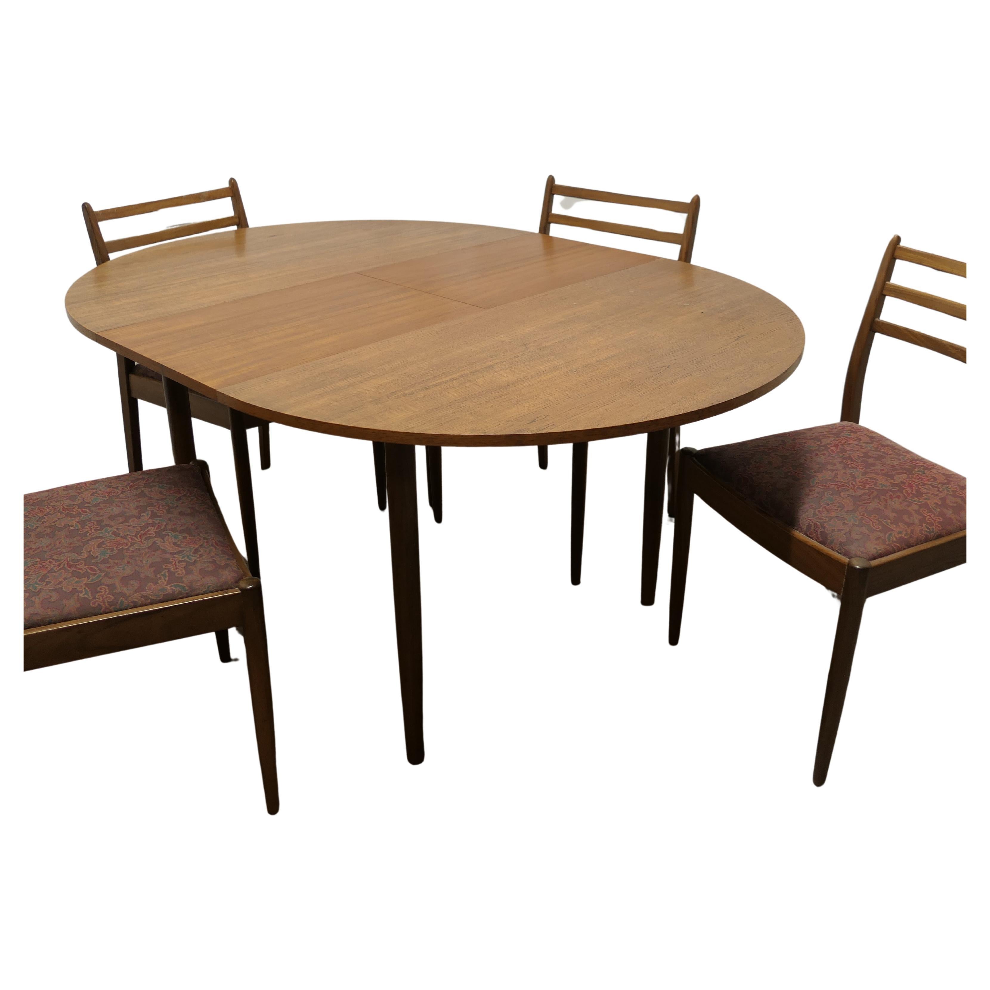 Table de salle à manger circulaire à rallonge et 4 chaises G-Plan du milieu du siècle dernier   