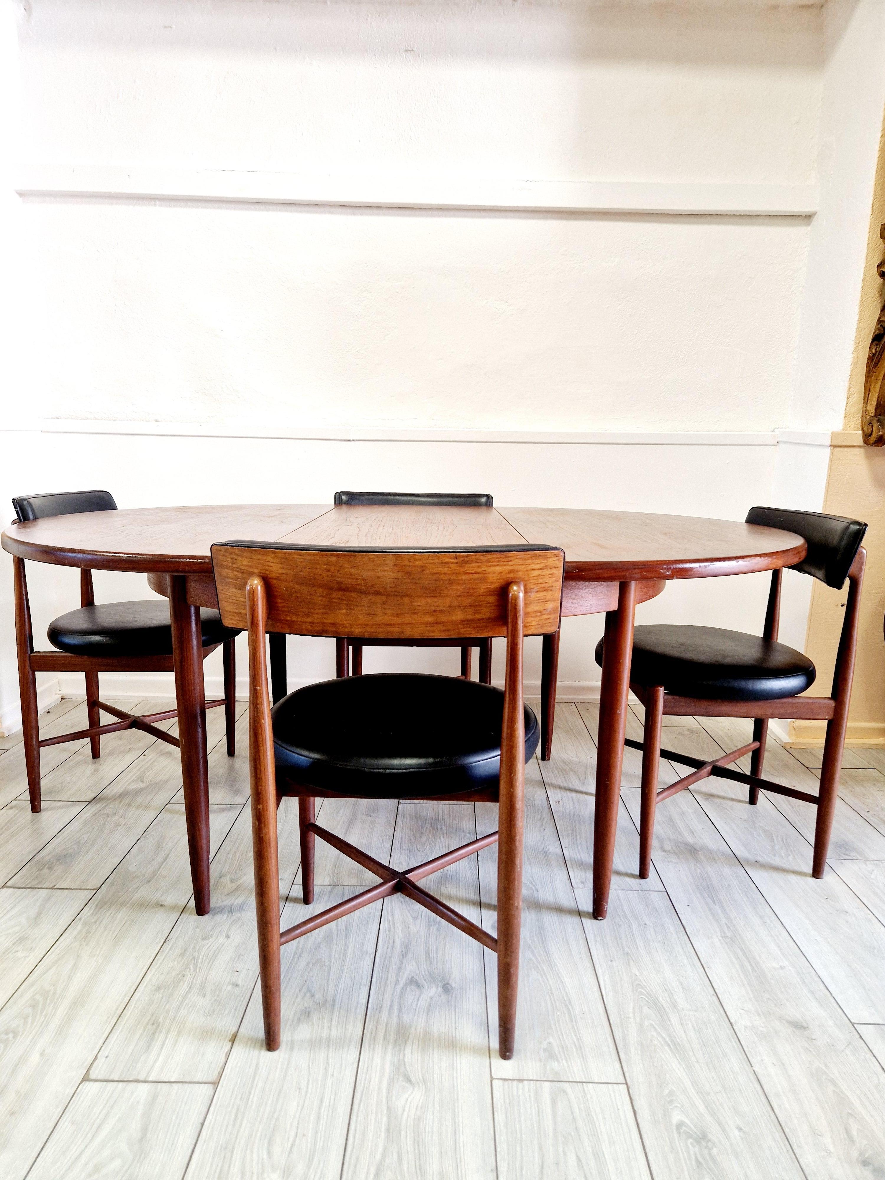 Mesa de comedor y 4 sillas Mid Century G-Plan en venta 7