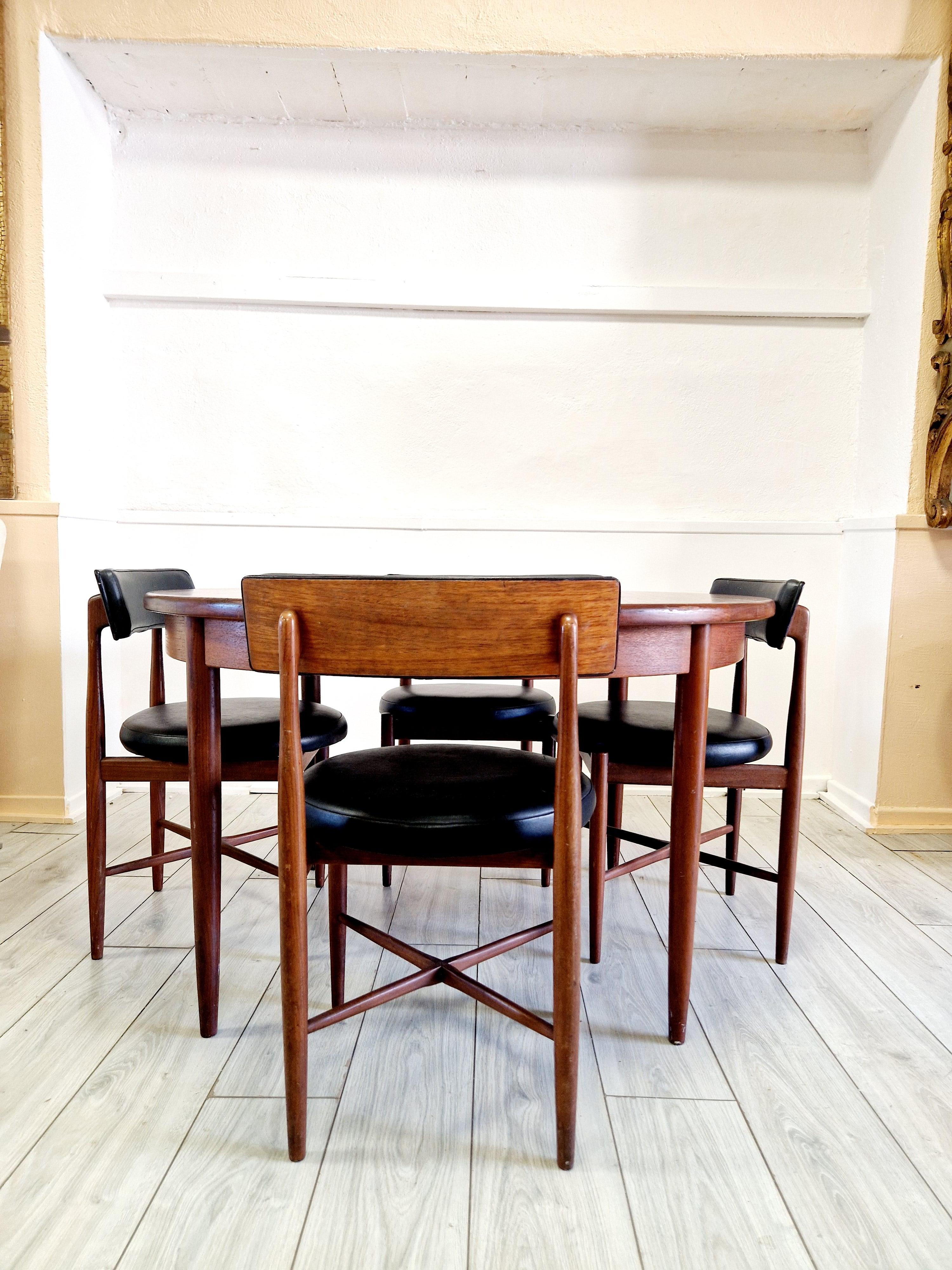 Mesa de comedor y 4 sillas Mid Century G-Plan en venta 1