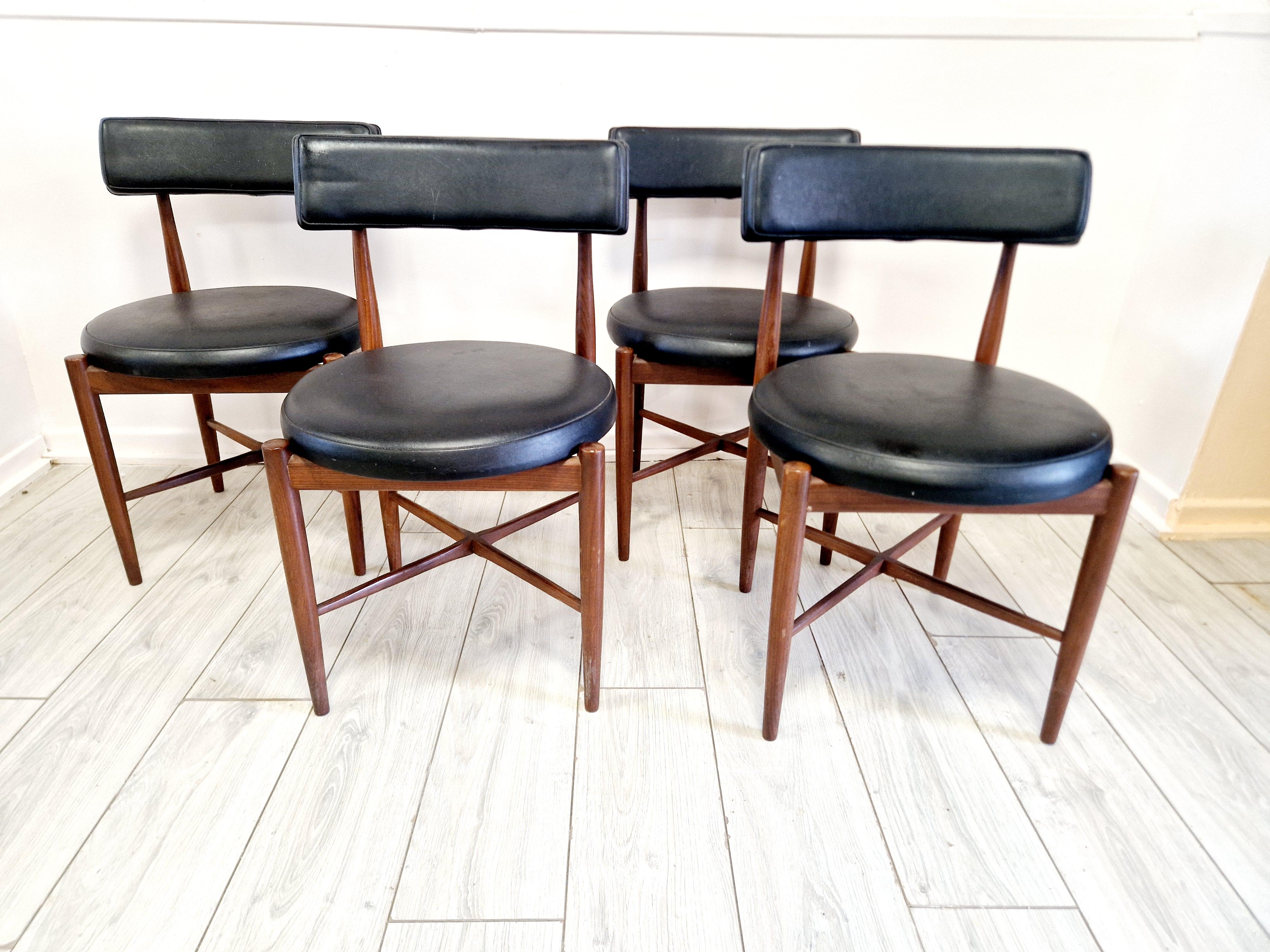Mesa de comedor y 4 sillas Mid Century G-Plan en venta 2