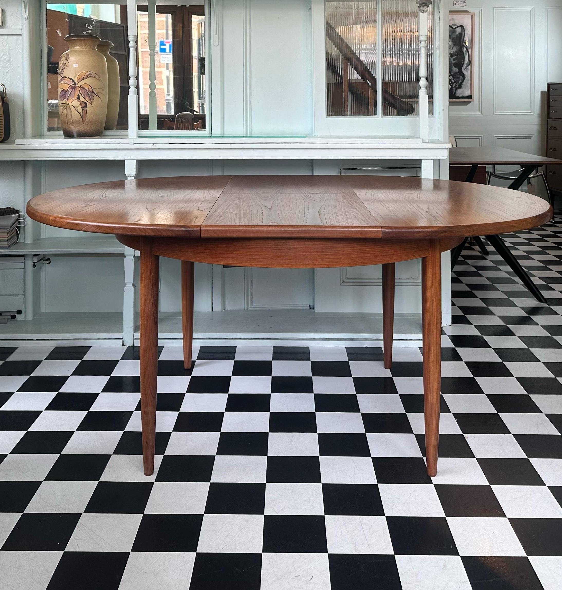 20th Century Mid-Century G Plan Fresco Teak Round Extending Dining Table