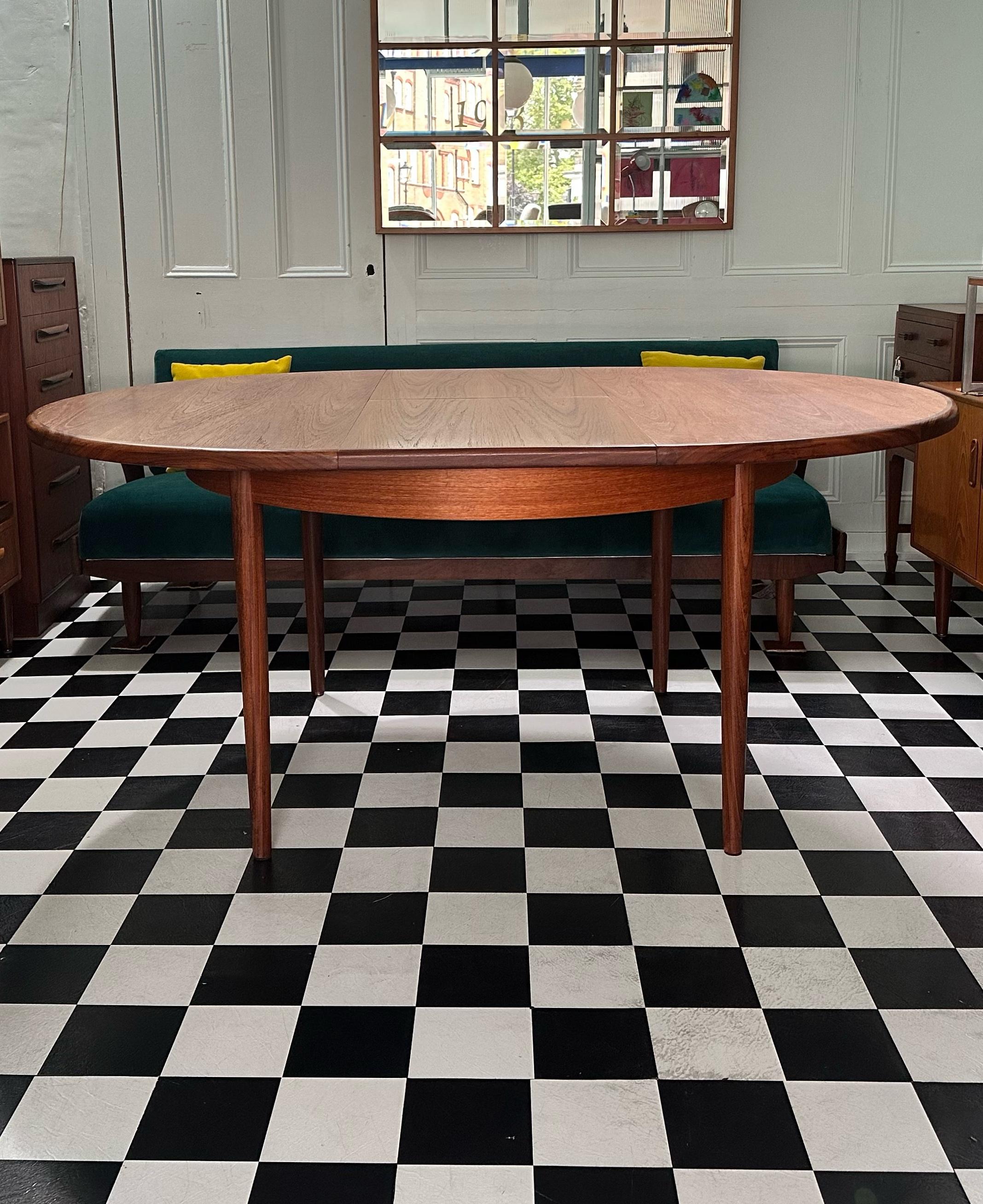 Mid-Century G Plan Fresco Teak Round Extending Dining Table 3