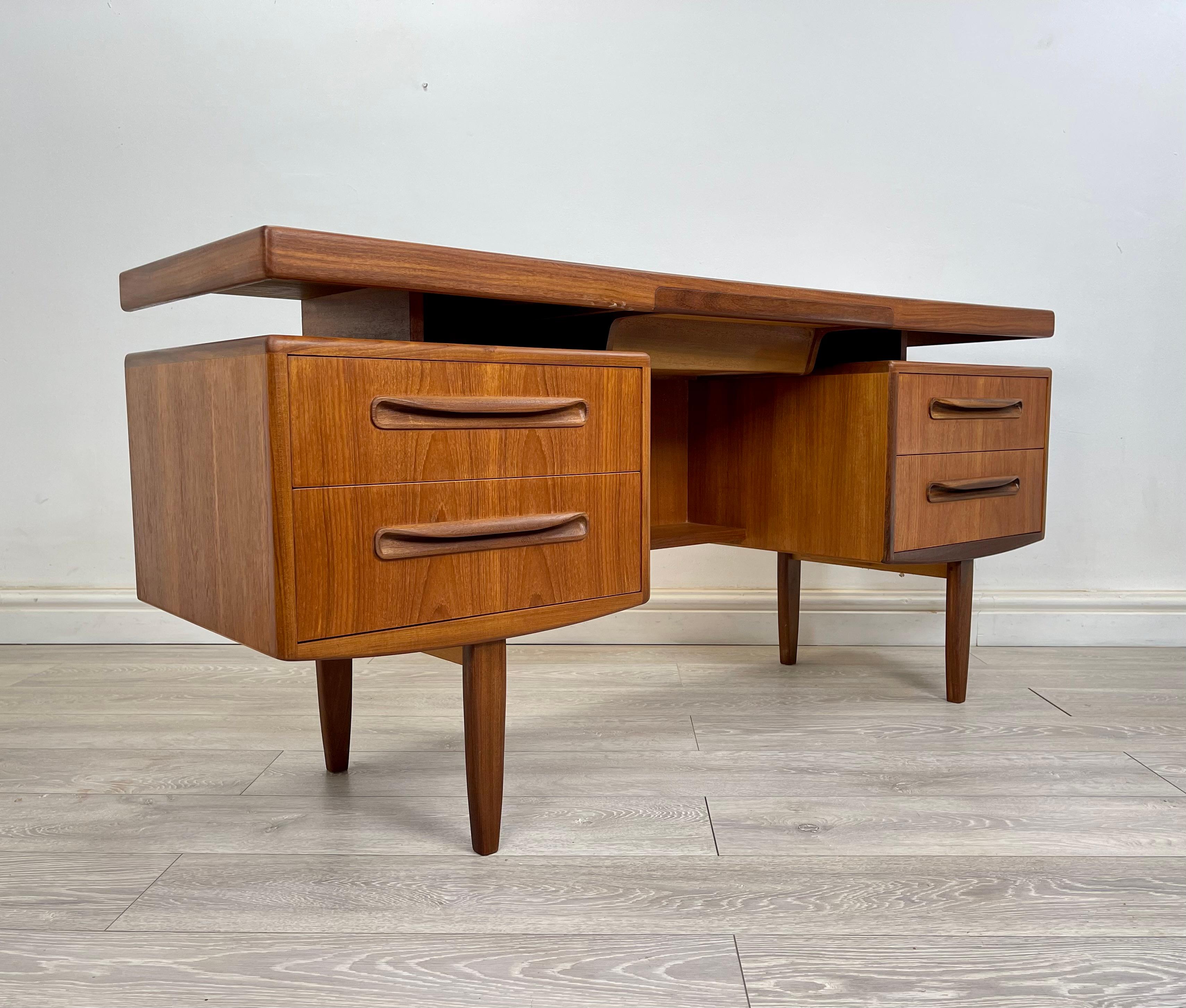 Mid Century G Plan Teak Desk In Excellent Condition In Hull, GB