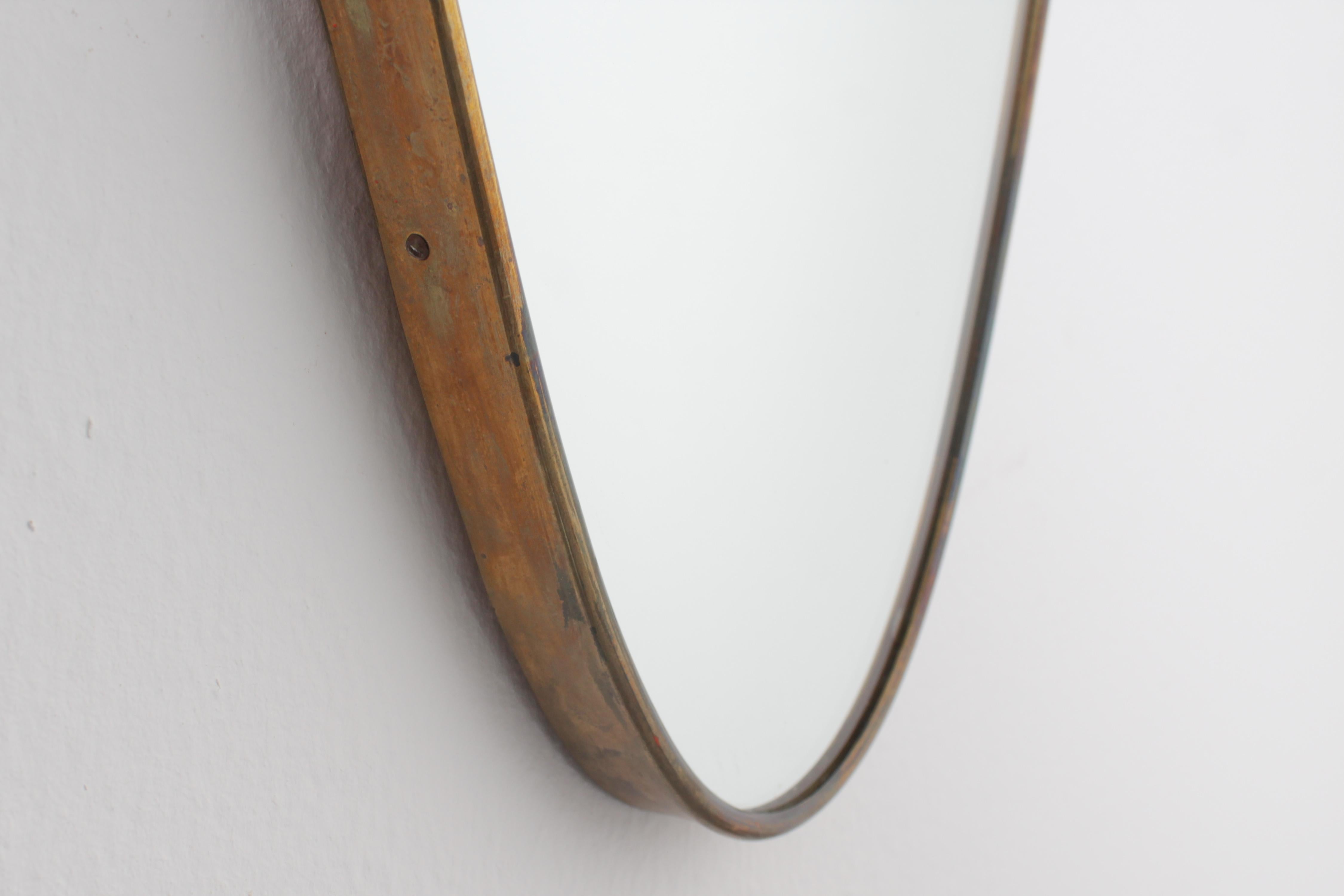 Mid-Century G. Ponti Style Shield-Shaped Wall Mirror with Brass Frame 50s Italy For Sale 5