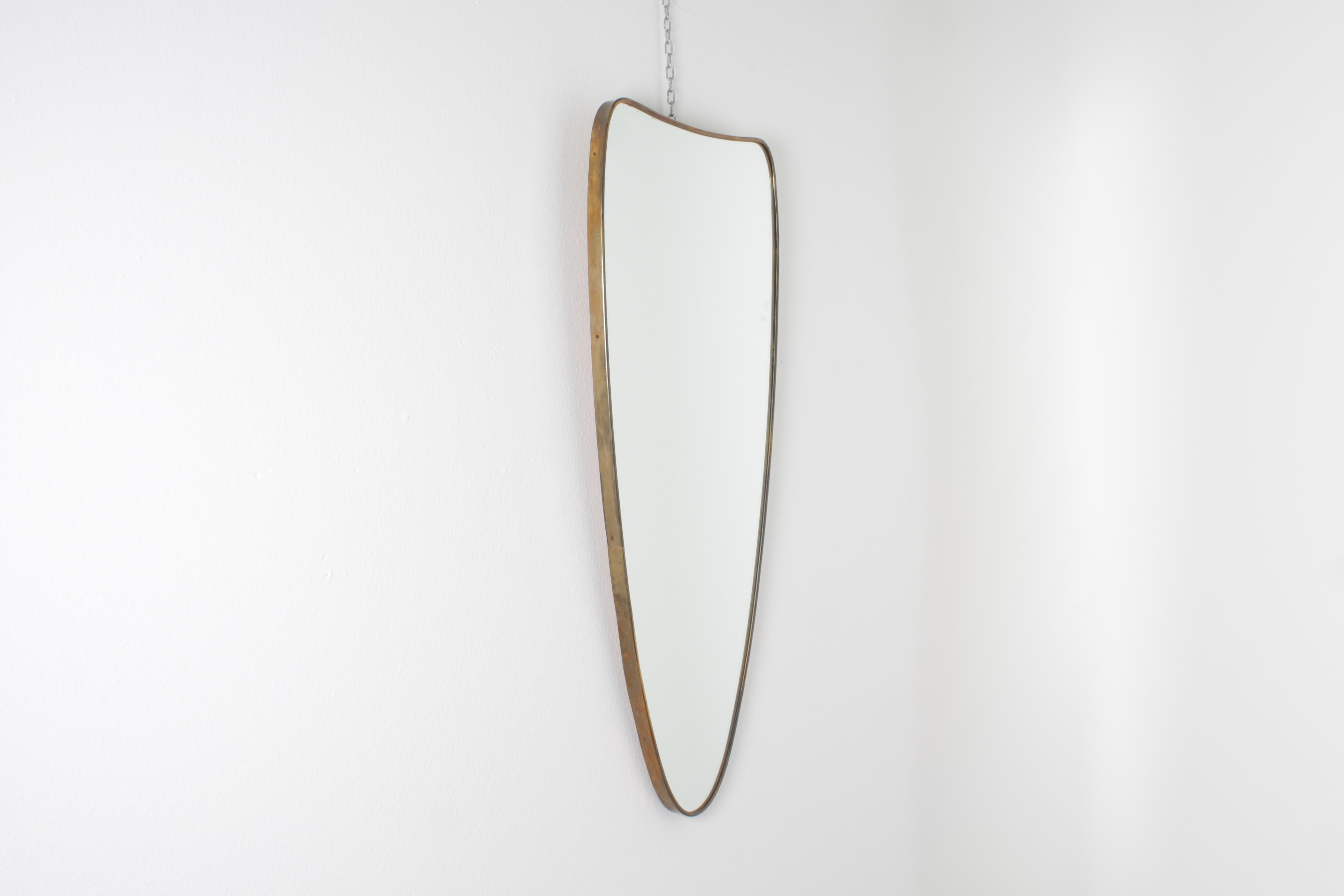 Mid-Century Modern Mid-Century G. Ponti Style Shield-Shaped Wall Mirror with Brass Frame 50s Italy For Sale
