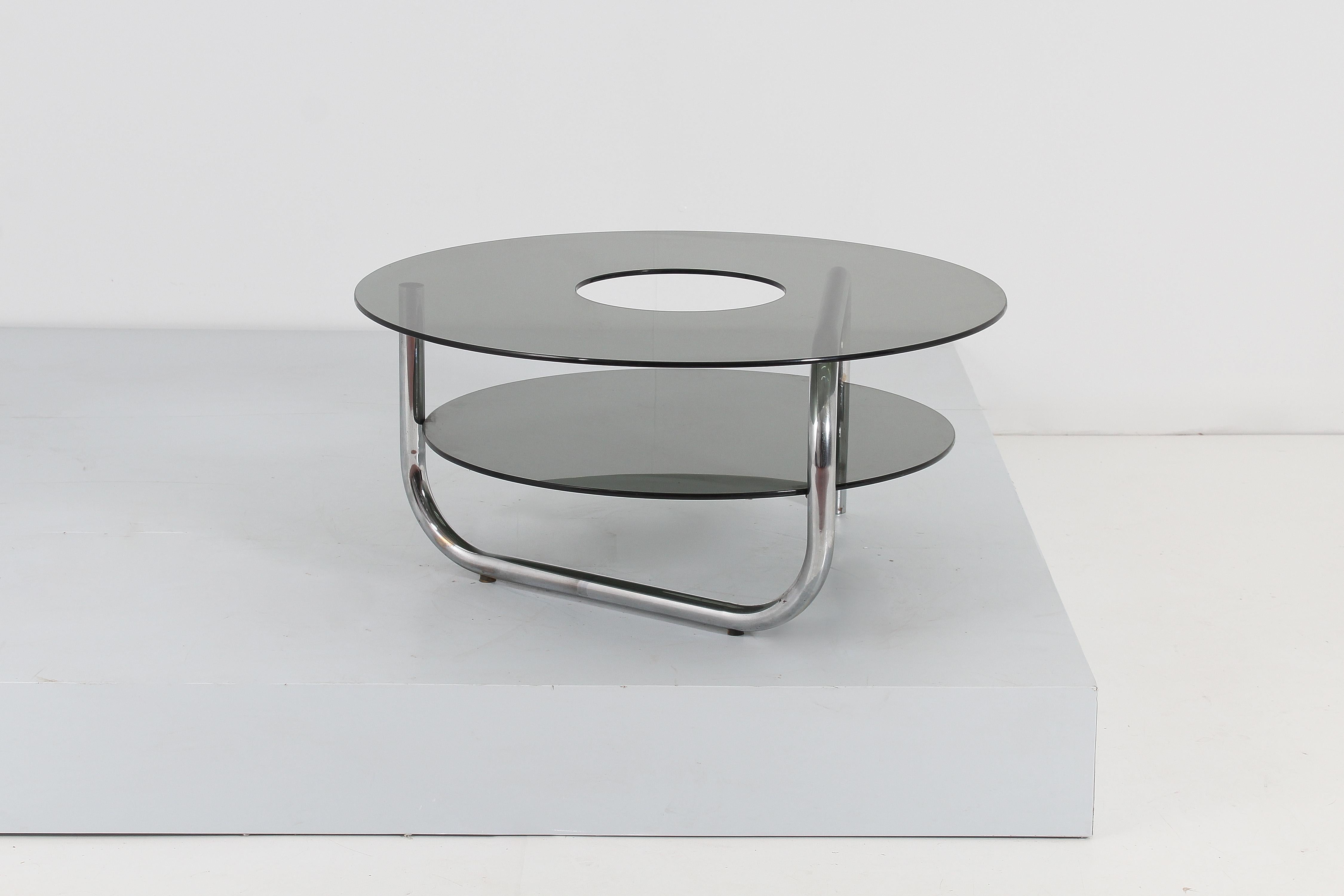 Italian Mid-Century G. Reggiani Glass and Chrome Metal Round Coffee Table, Italy 70s For Sale