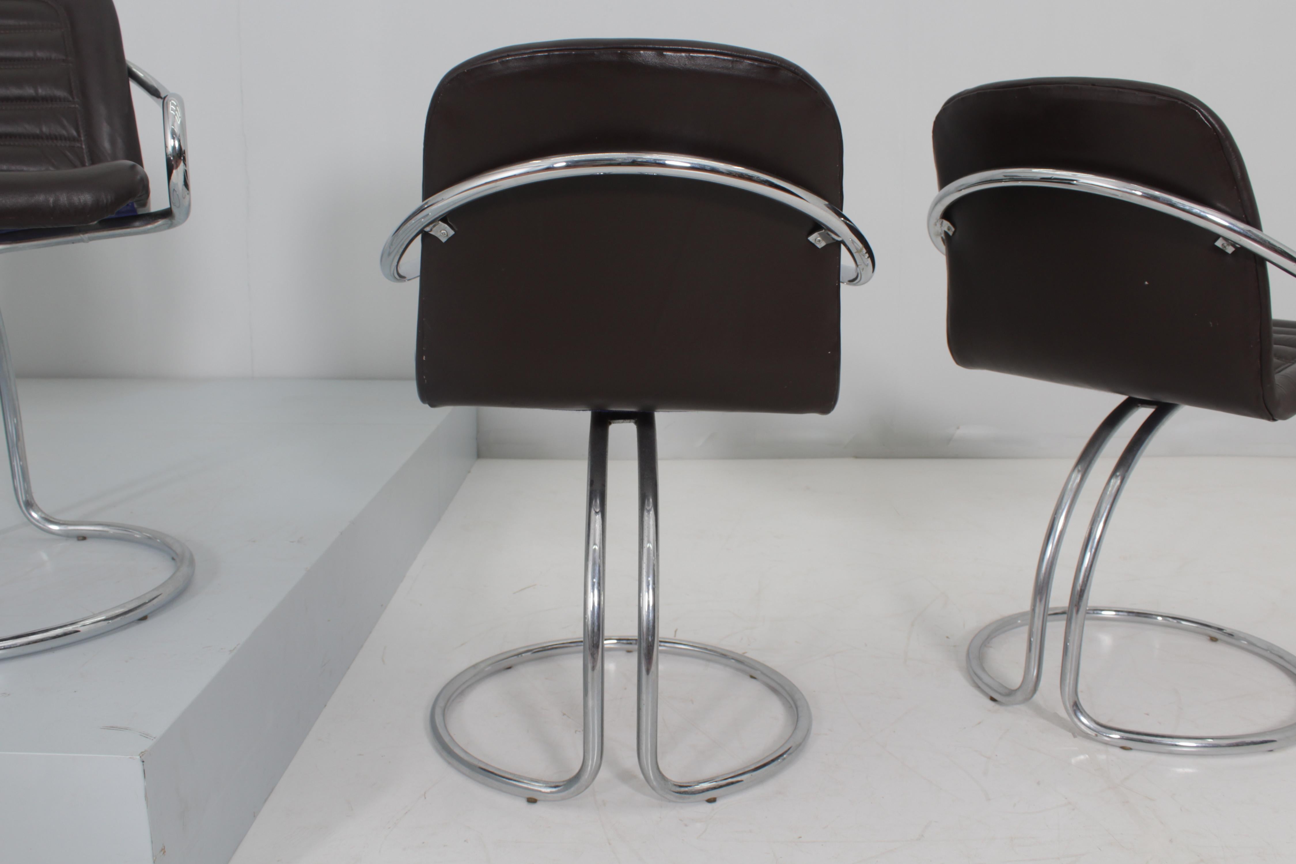 Mid-Century G. Rinaldi (attr) Set of 4 Steel and Leather Chairs 70s Italy In Good Condition In Palermo, IT