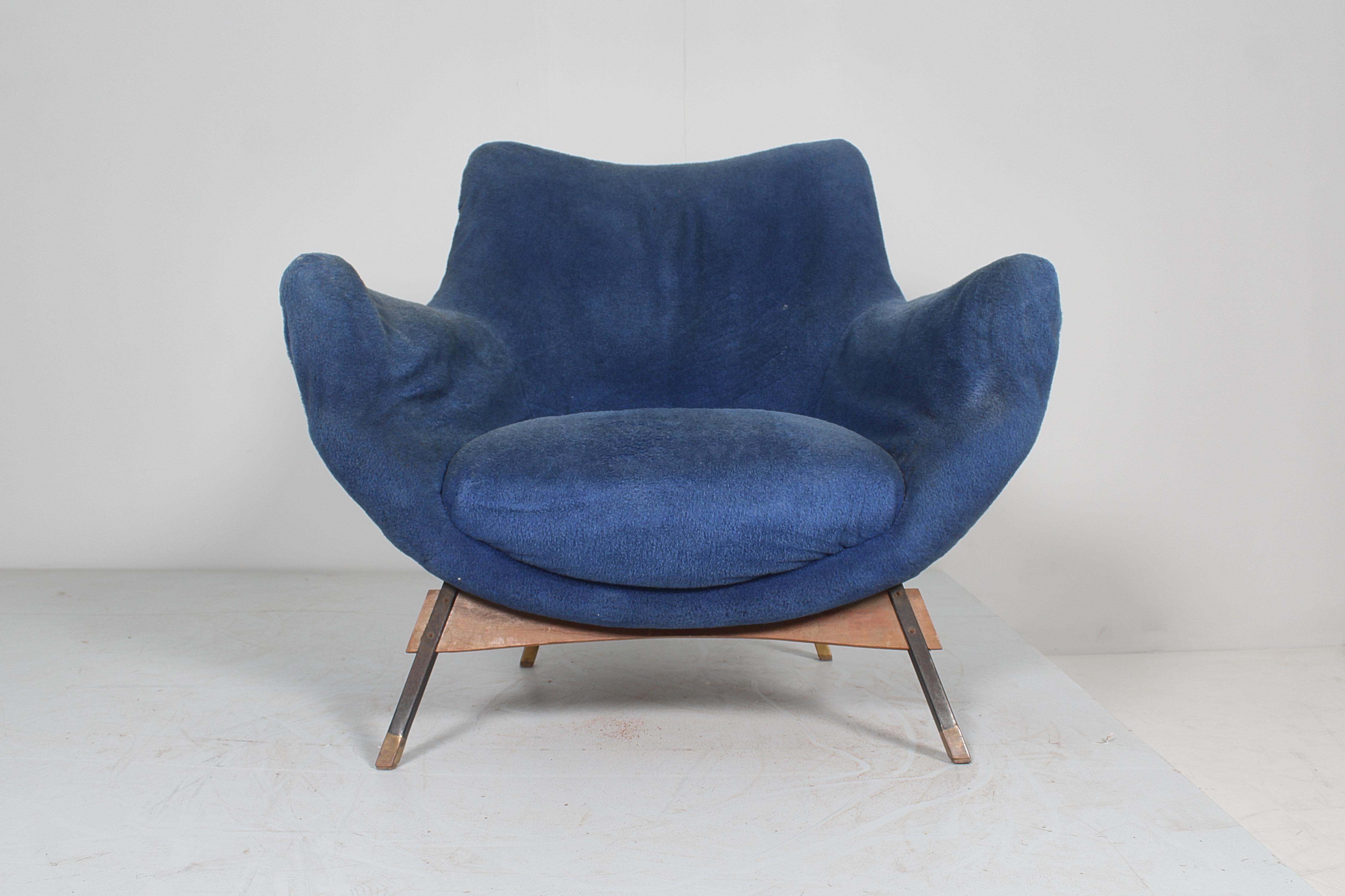 Mid-Century G. Veronesi for ISA (attr.) Wooden and Velvet Armchair 50s Italy  For Sale 4