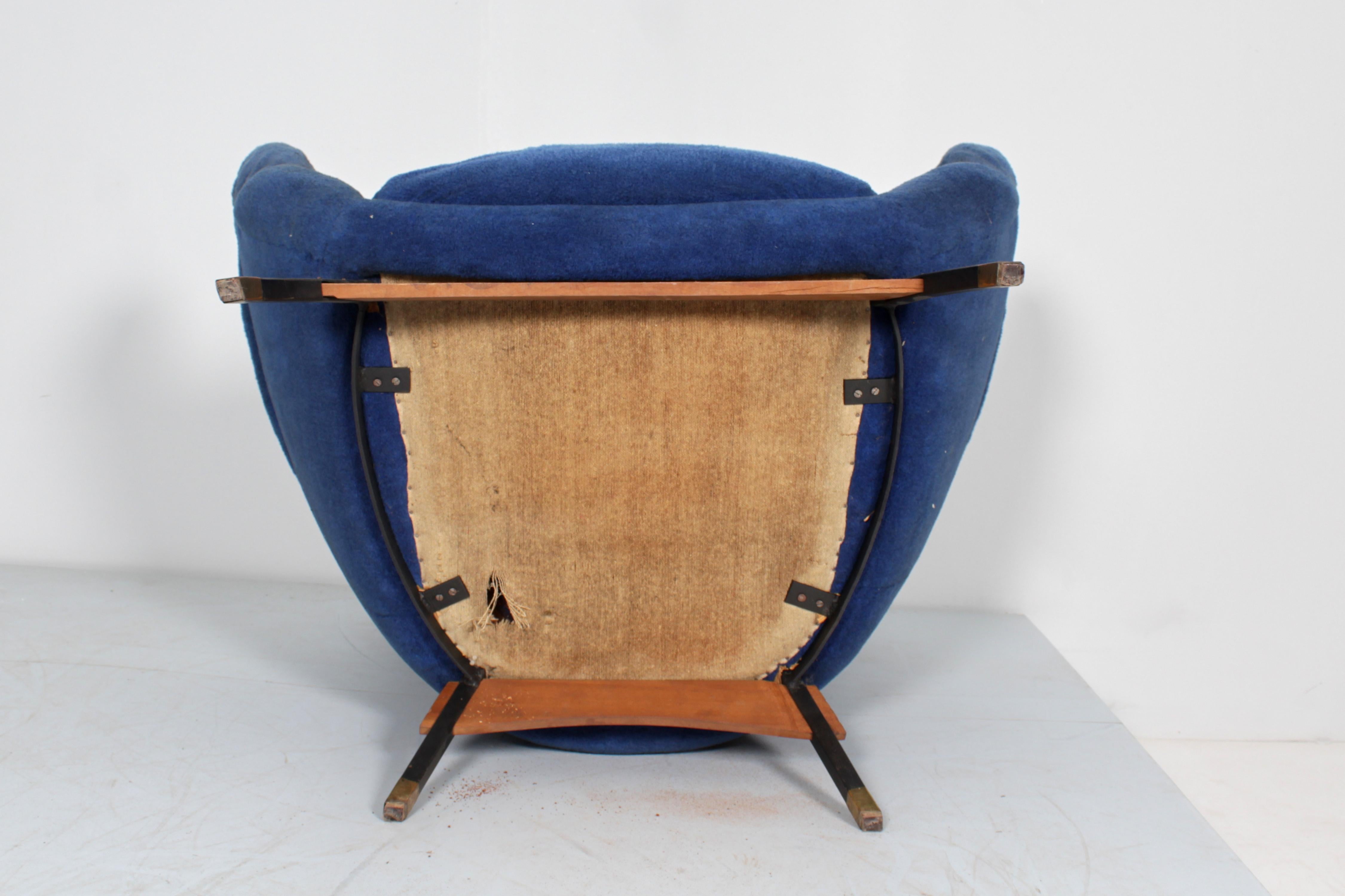 Mid-Century G. Veronesi for ISA (attr.) Wooden and Velvet Armchair 50s Italy  For Sale 5