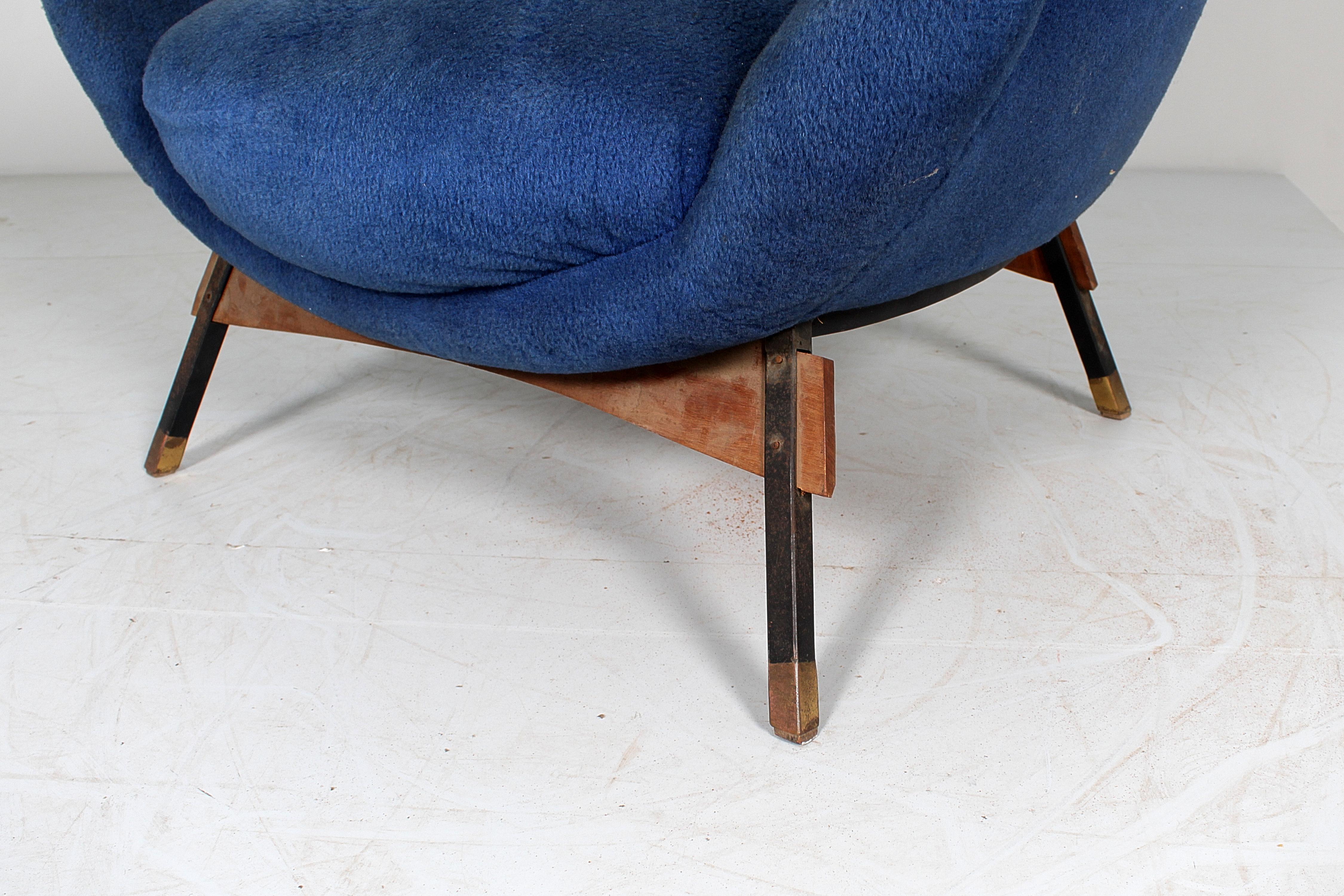 Mid-Century G. Veronesi for ISA (attr.) Wooden and Velvet Armchair 50s Italy  For Sale 3