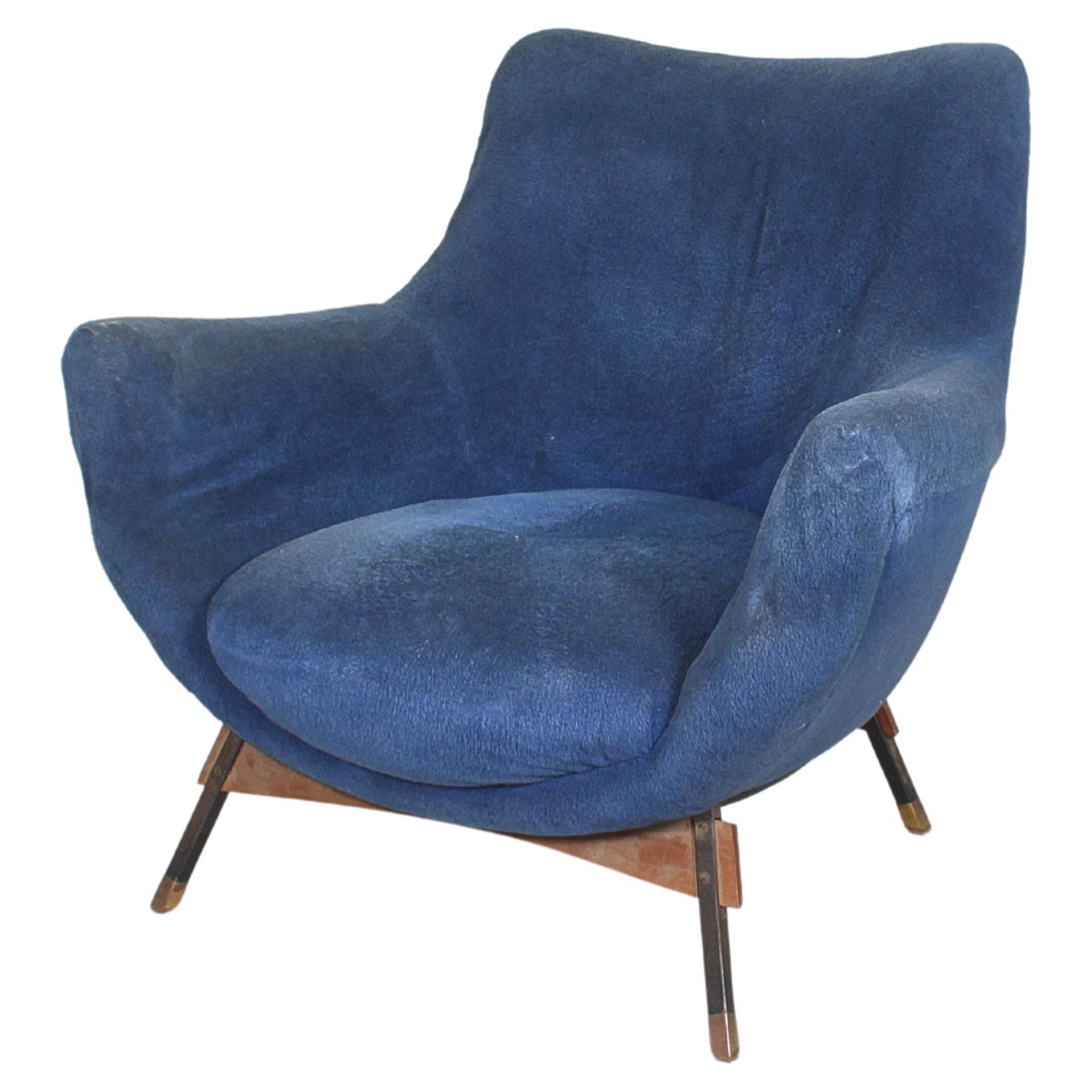 Mid-Century G. Veronesi for ISA (attr.) Wooden and Velvet Armchair 50s Italy  For Sale