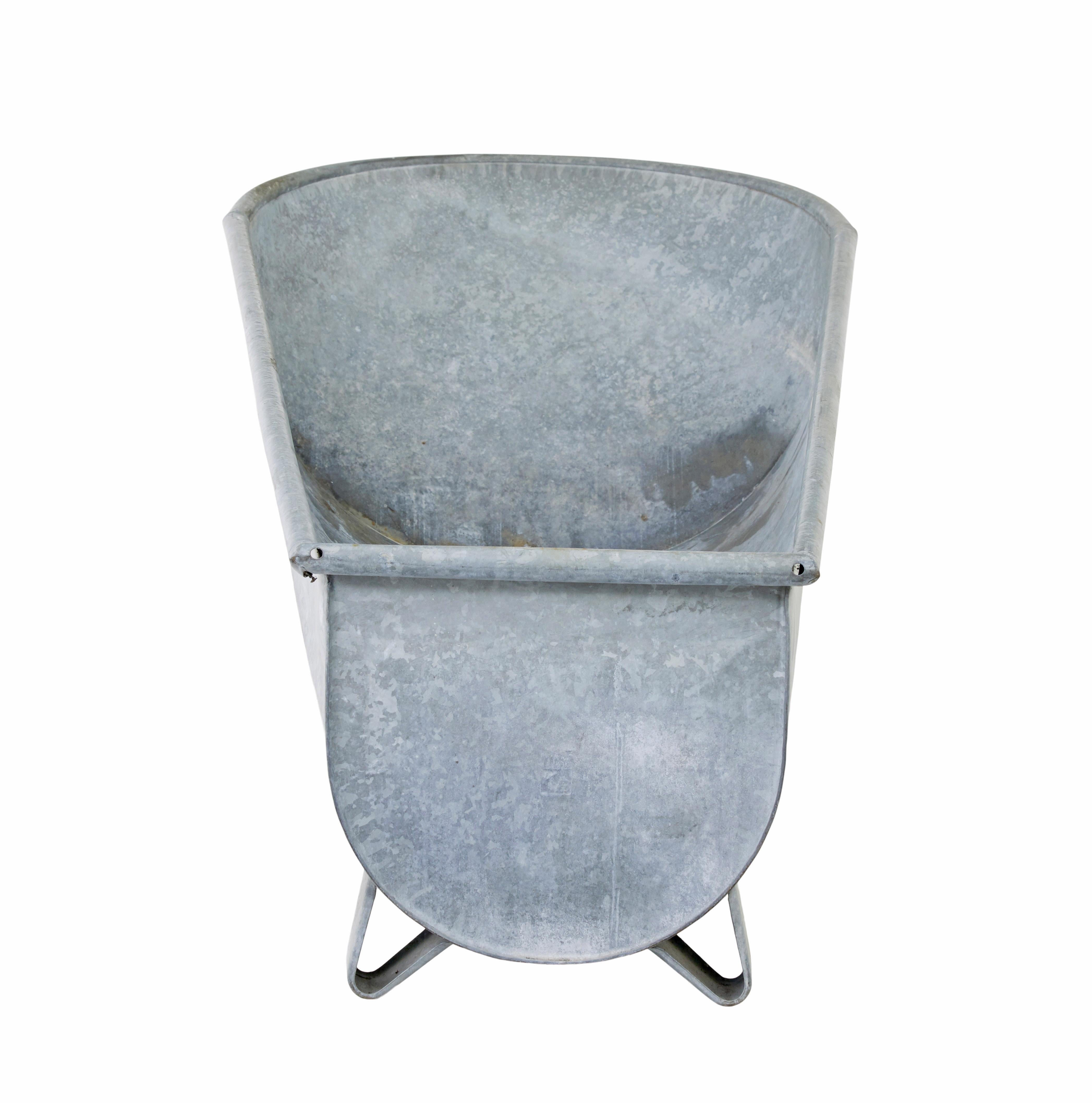 Galvanisiertes Blechbad aus der Mitte des Jahrhunderts (Industriell) im Angebot