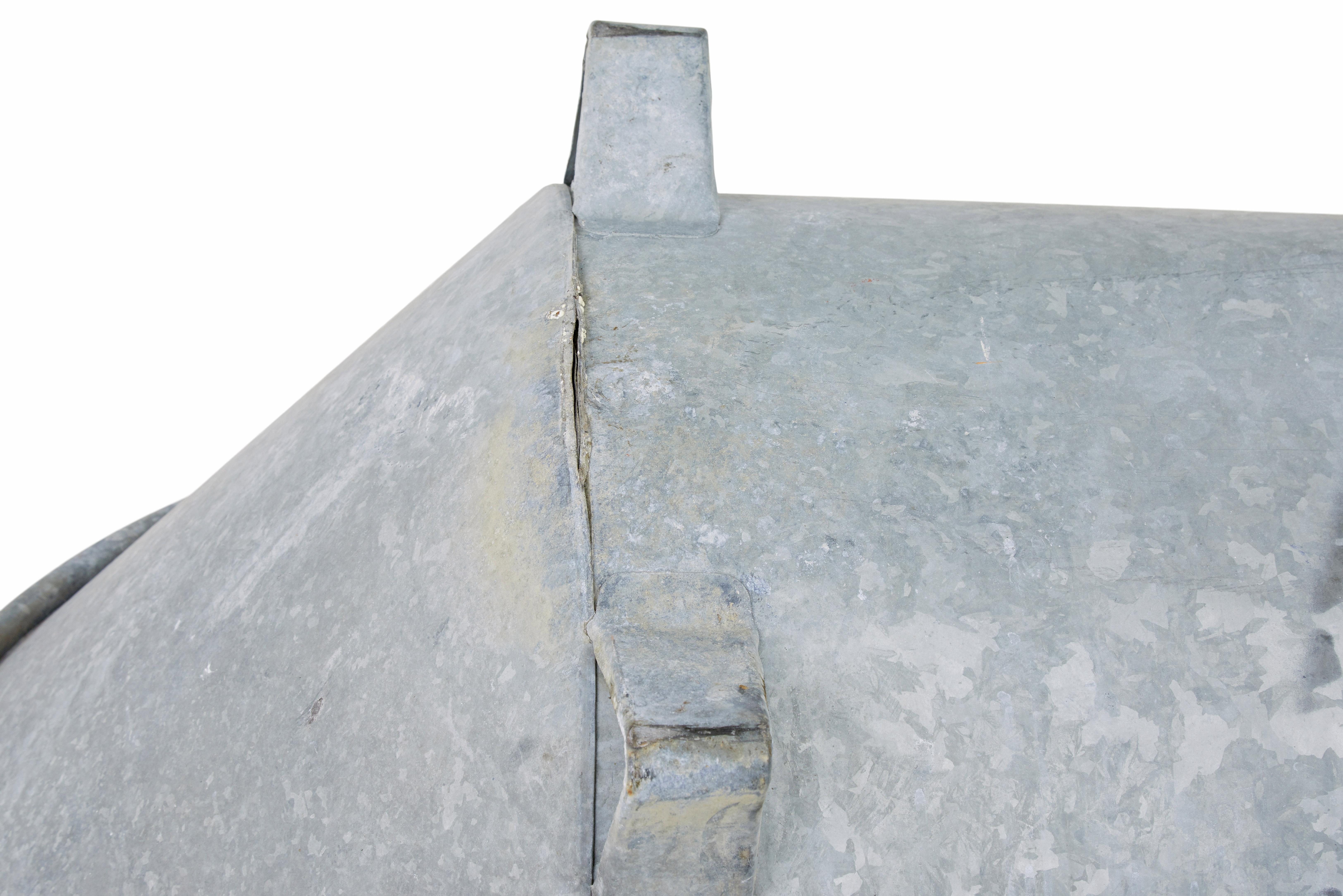 Galvanisiertes Blechbad aus der Mitte des Jahrhunderts (Zinn) im Angebot
