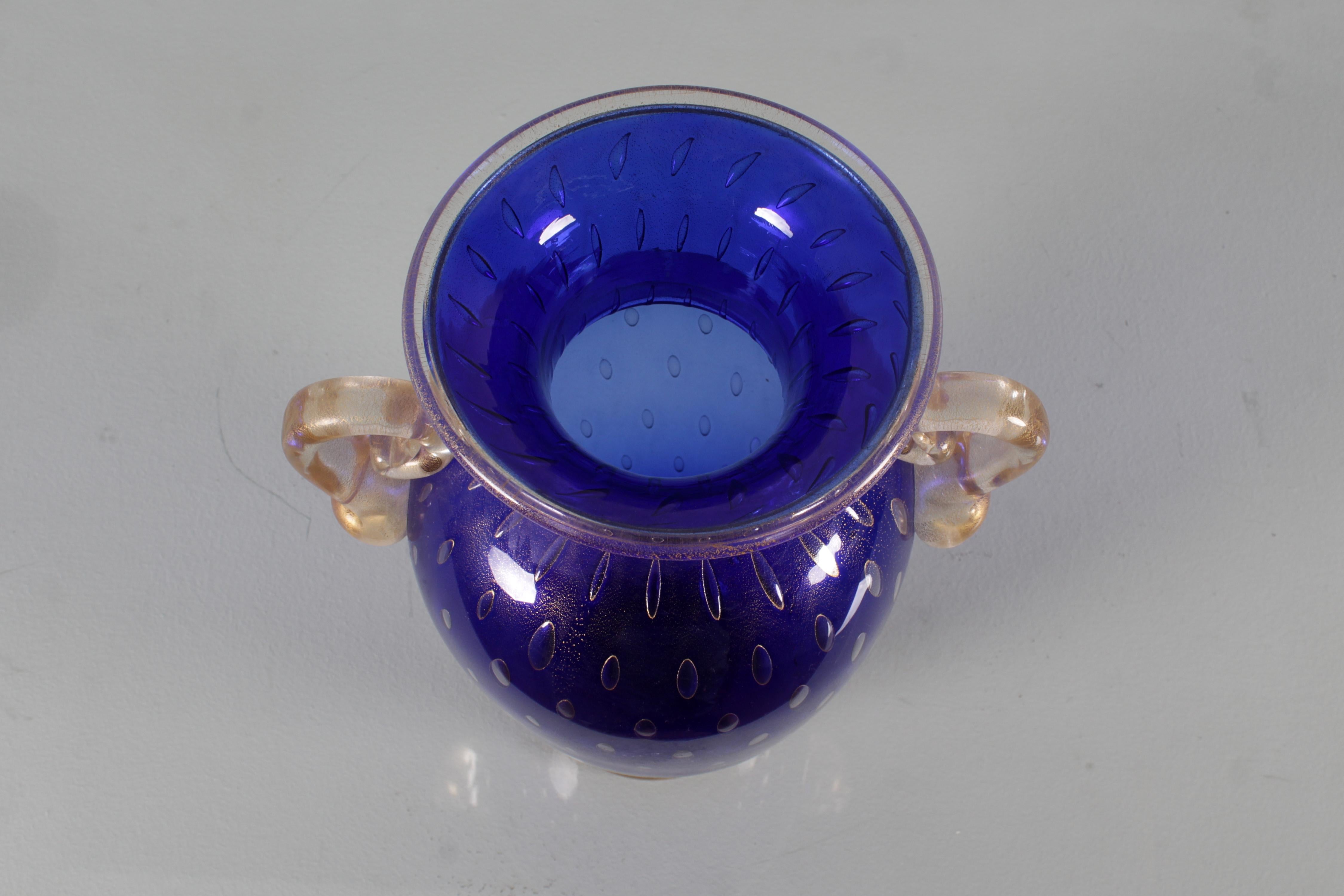 Mid-Century Gambaro & Poggi Blue and Gold Leaf Murano Glass Vase 70s Italy For Sale 4