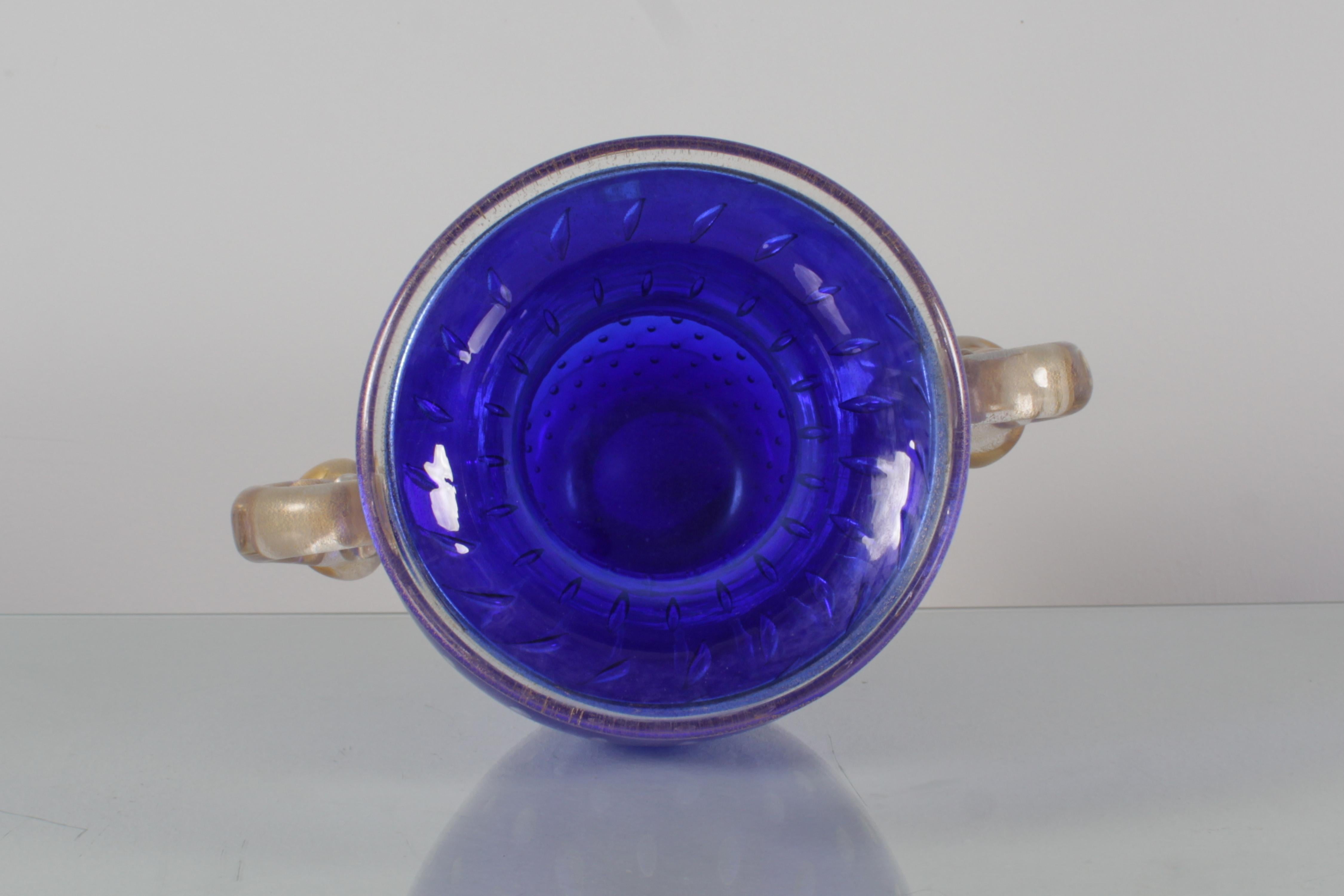 Mid-Century Gambaro & Poggi Blue and Gold Leaf Murano Glass Vase 70s Italy For Sale 7