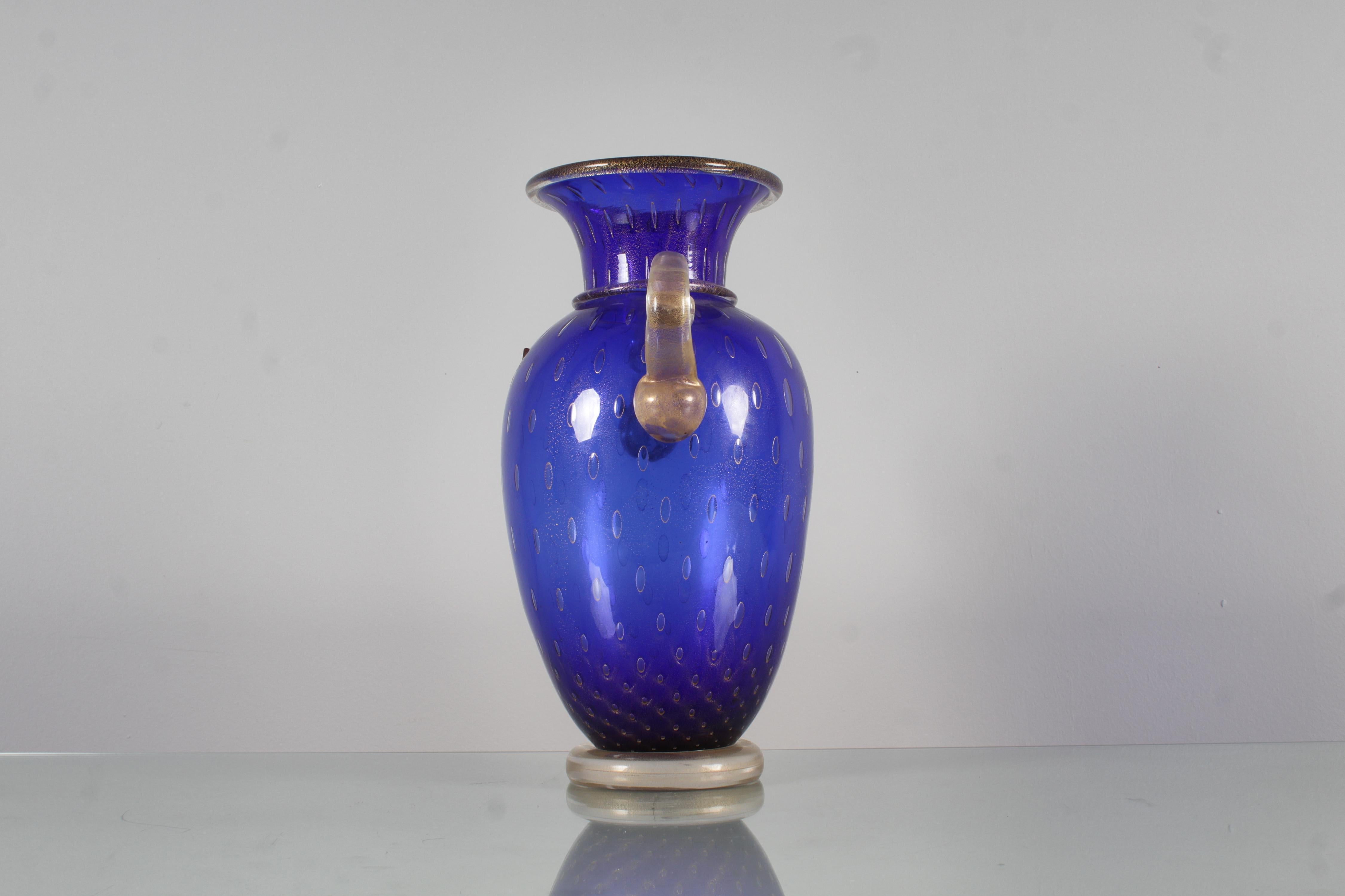 Mid-Century Gambaro & Poggi Blue and Gold Leaf Murano Glass Vase 70s Italy In Good Condition For Sale In Palermo, IT