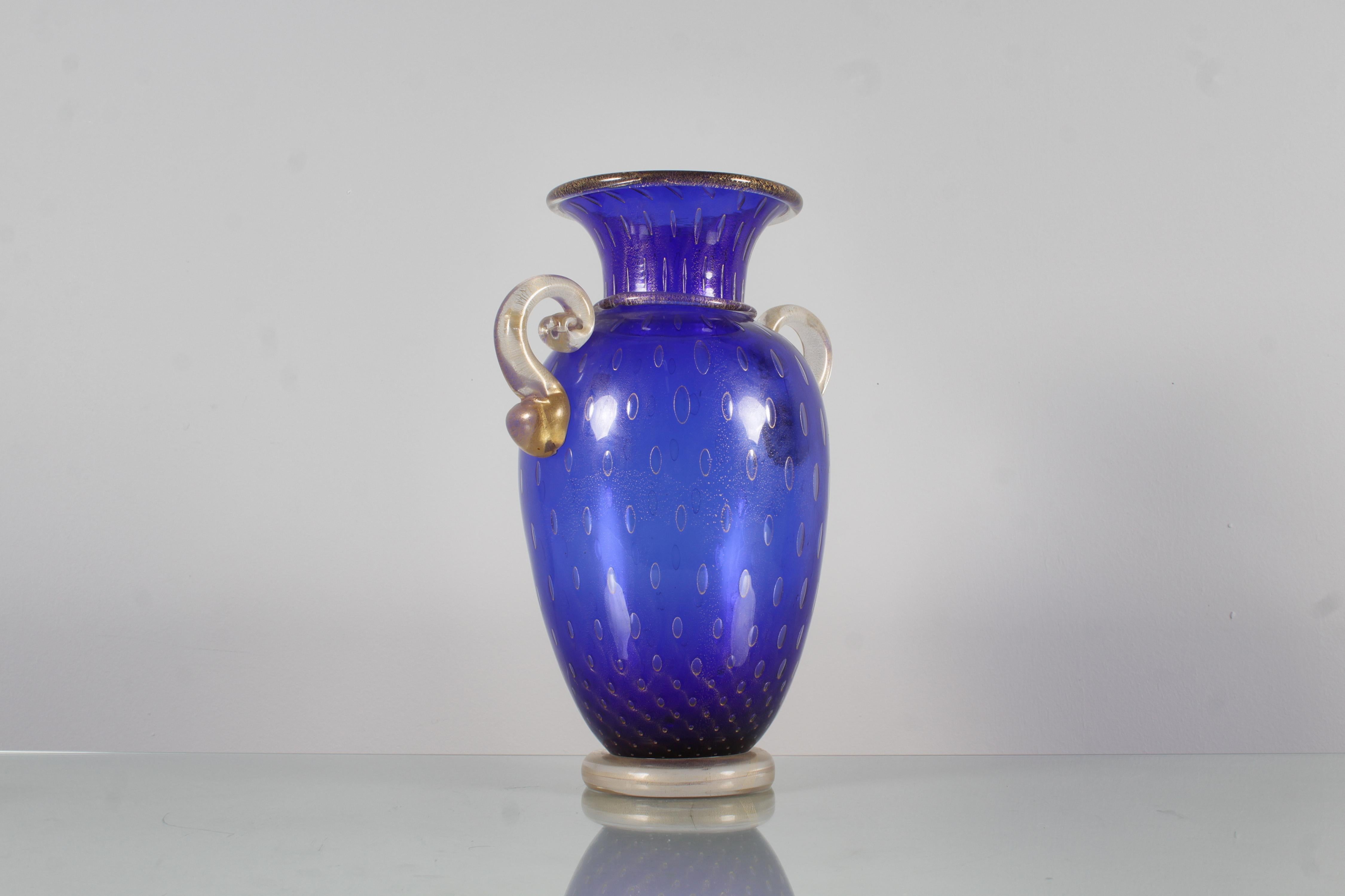 Late 20th Century Mid-Century Gambaro & Poggi Blue and Gold Leaf Murano Glass Vase 70s Italy For Sale