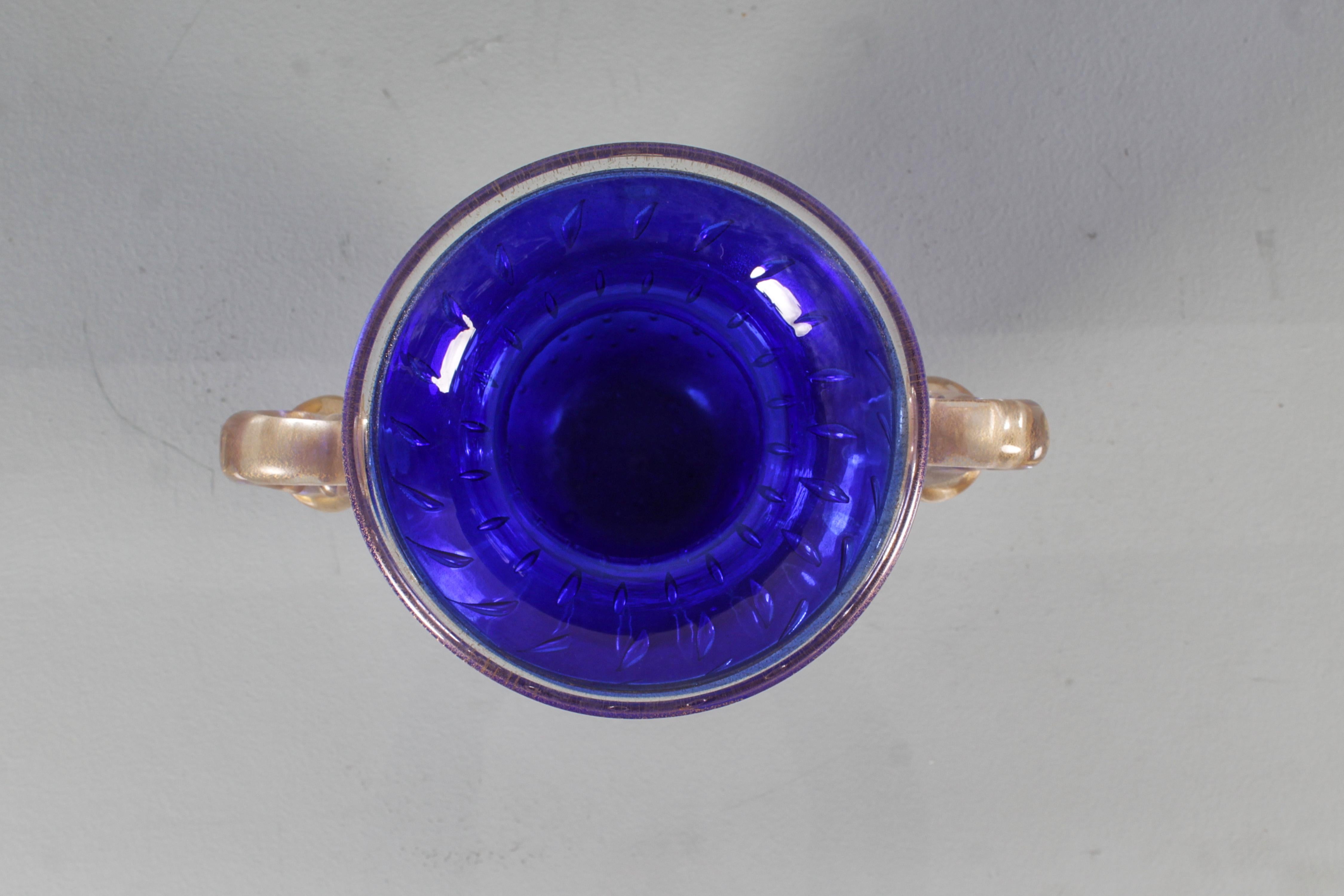 Mid-Century Gambaro & Poggi Blue and Gold Leaf Murano Glass Vase 70s Italy For Sale 3
