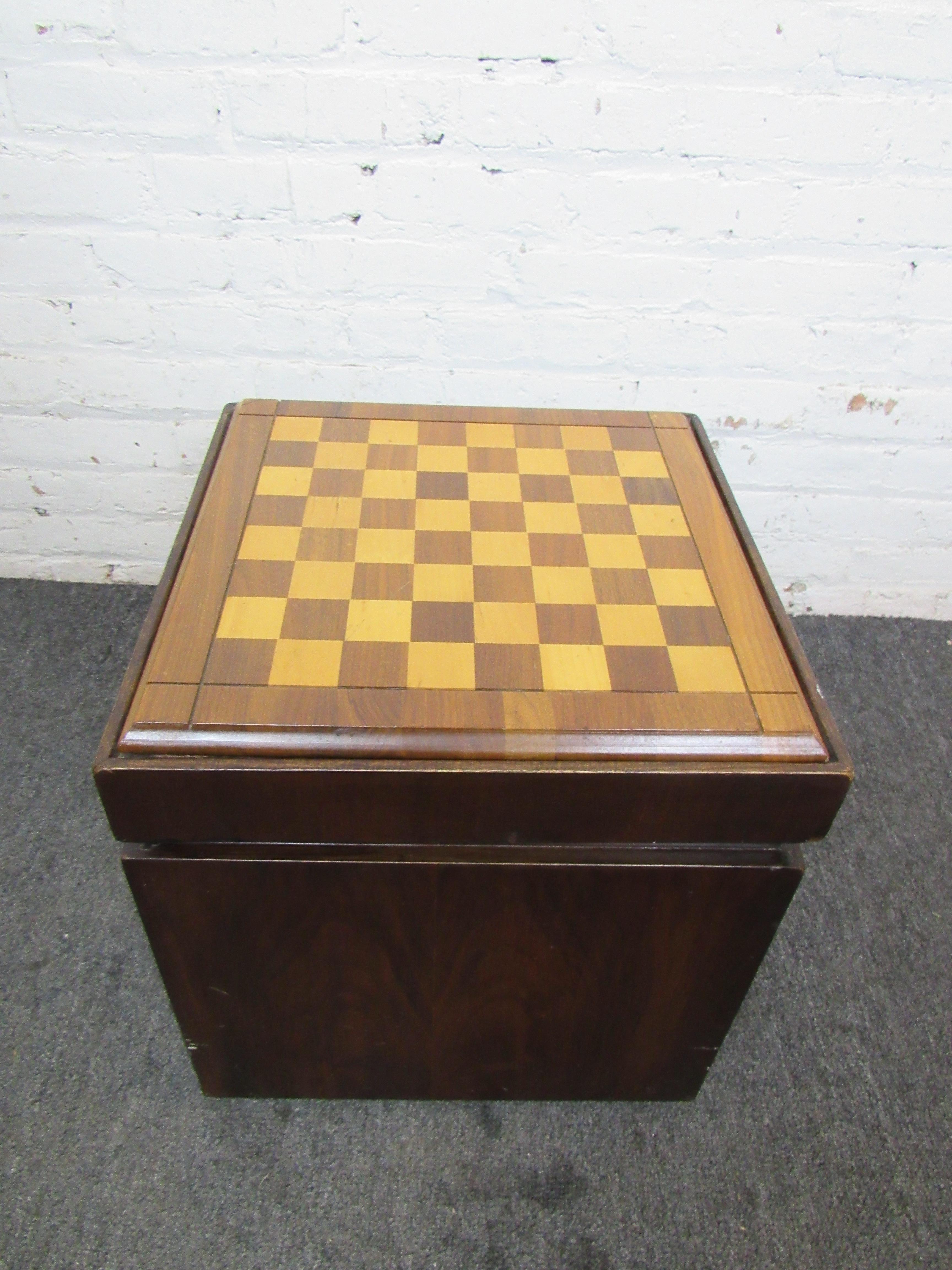 Unusual stow away box with chess board top, which is removable. Box can fit other board games inside.
Please confirm location (NY or NJ).