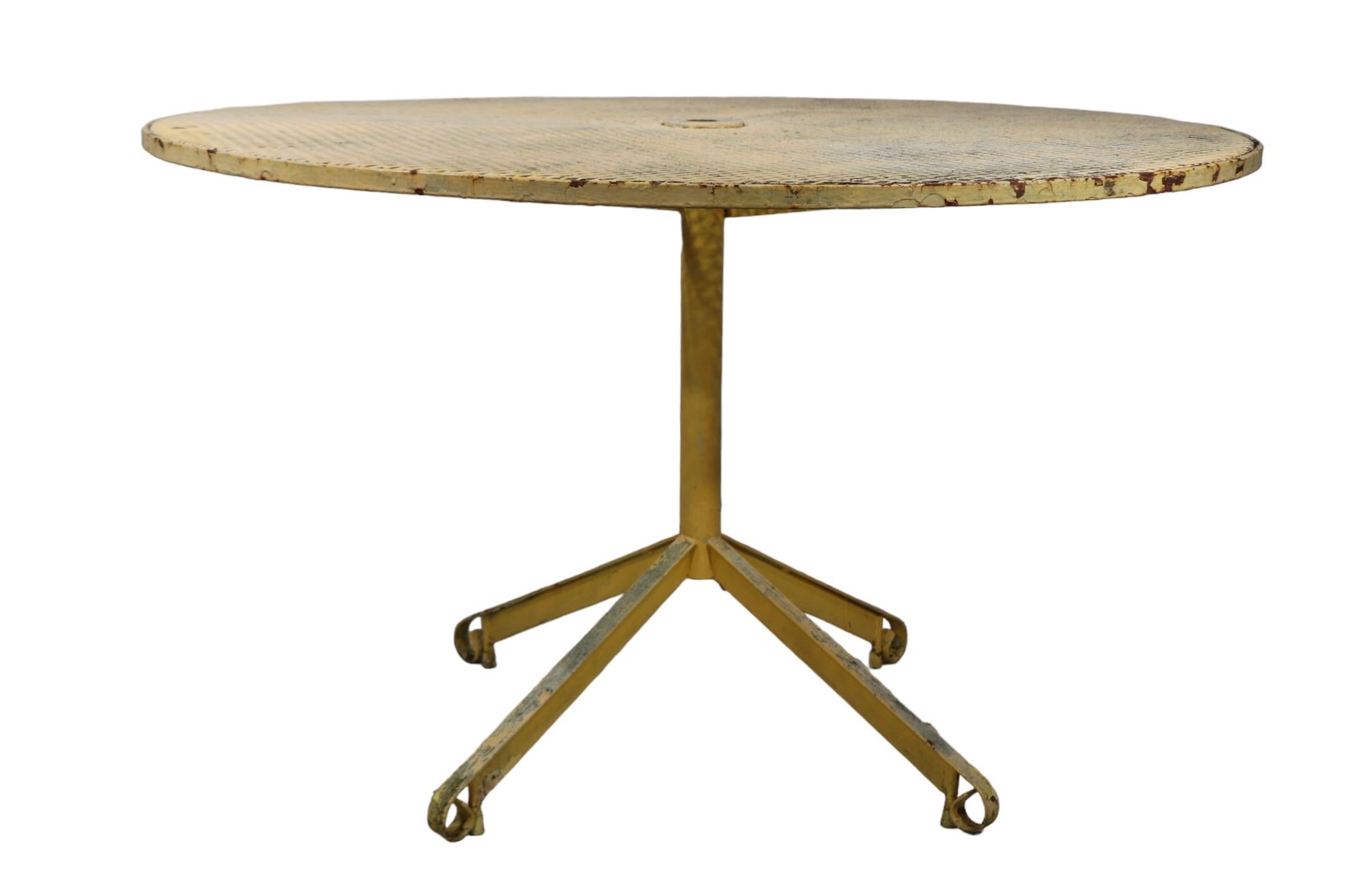 Mid-Century Modern Mid Century Garden Patio Poolside Metal Dining Table by Woodard  c 1950/60's For Sale