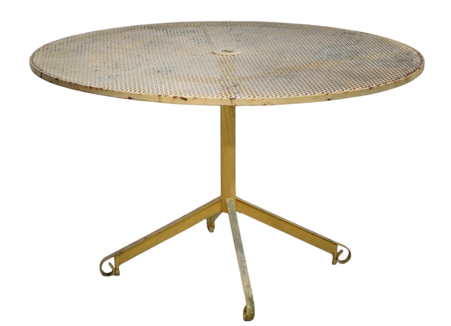 Mid Century Garden Patio Poolside Metal Dining Table by Woodard  c 1950/60's For Sale 1