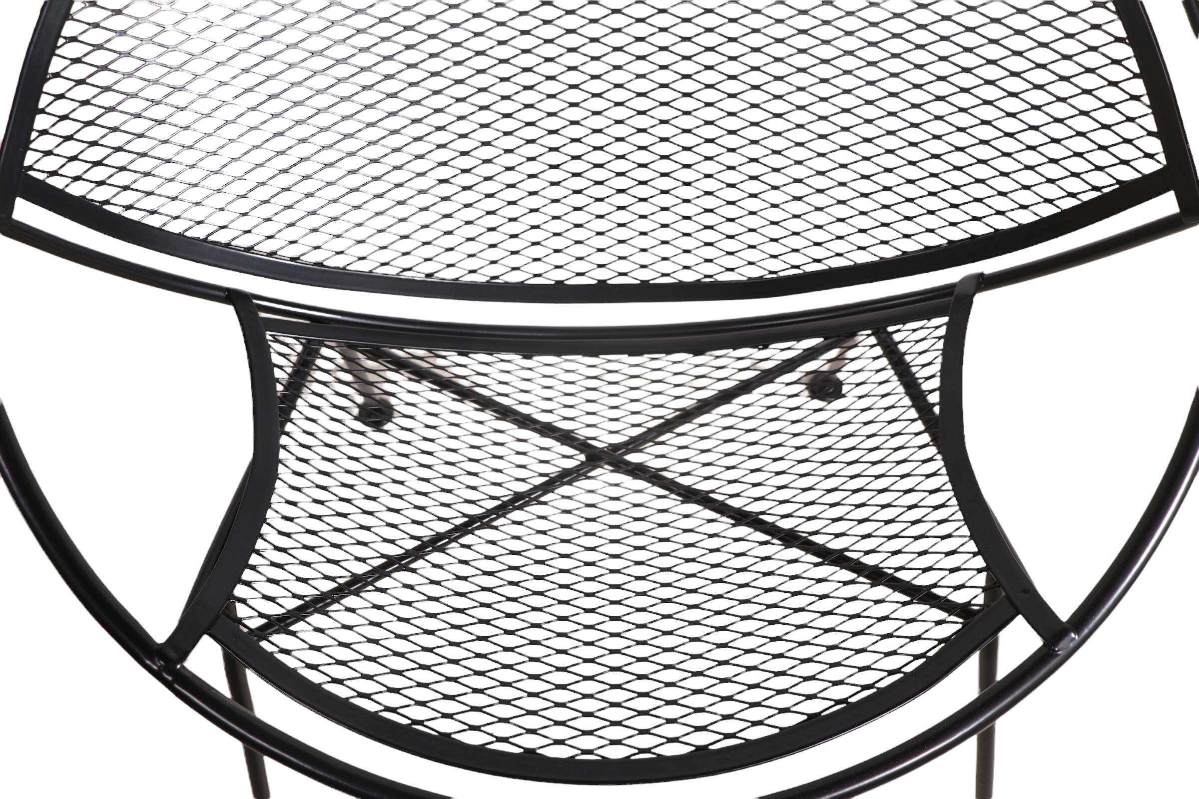 Chaise longue Radar de jardin de patio ou de jardin mi-siècle par Salterini, revêtement en poudre en vente 4
