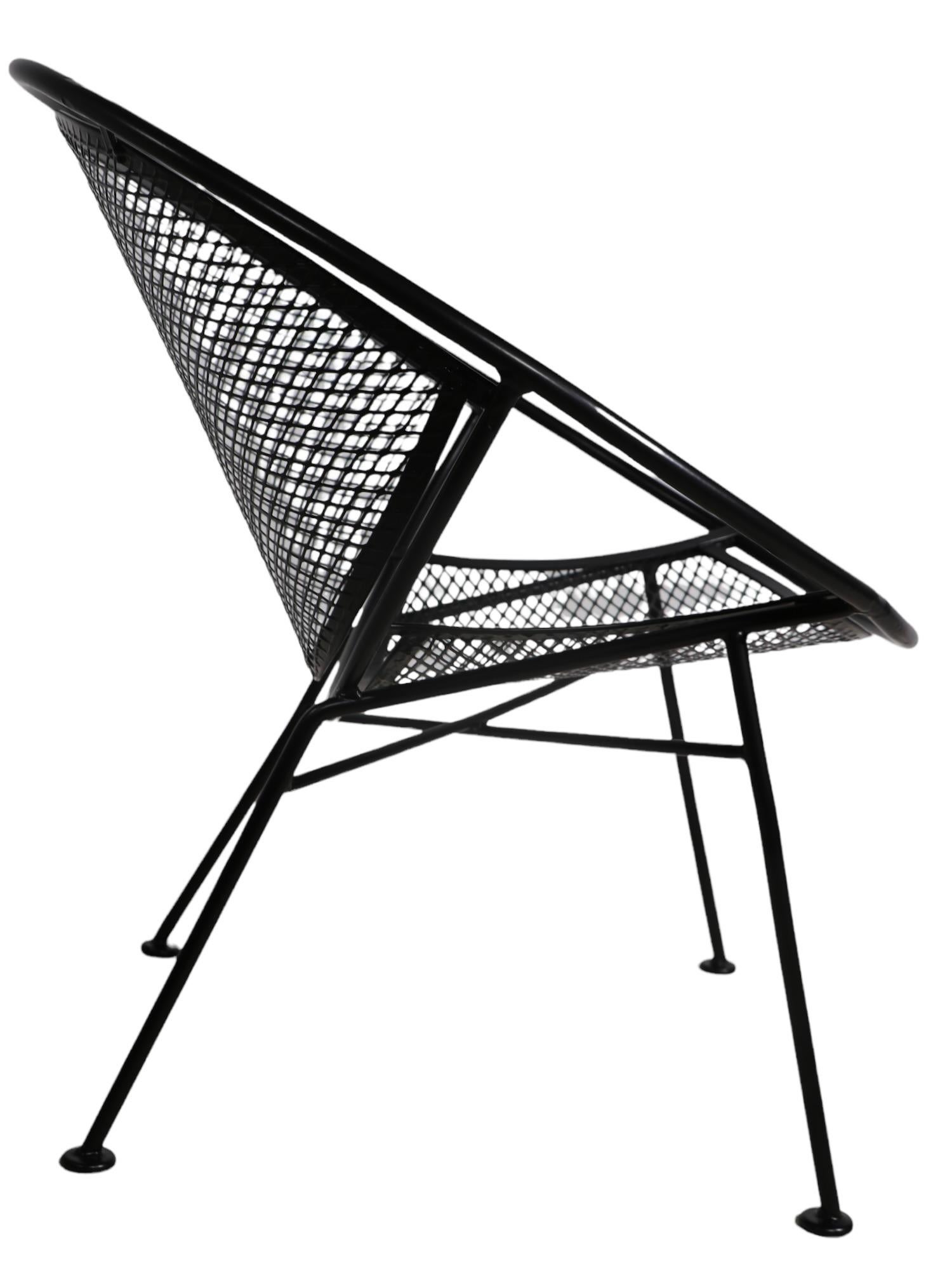 Chaise longue Radar de jardin de patio ou de jardin mi-siècle par Salterini, revêtement en poudre en vente 1