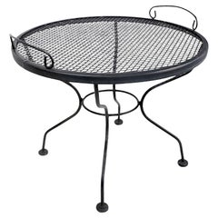 Mid Century Garden Patio Poolside  Table à plateau en fer forgé att. à Woodard