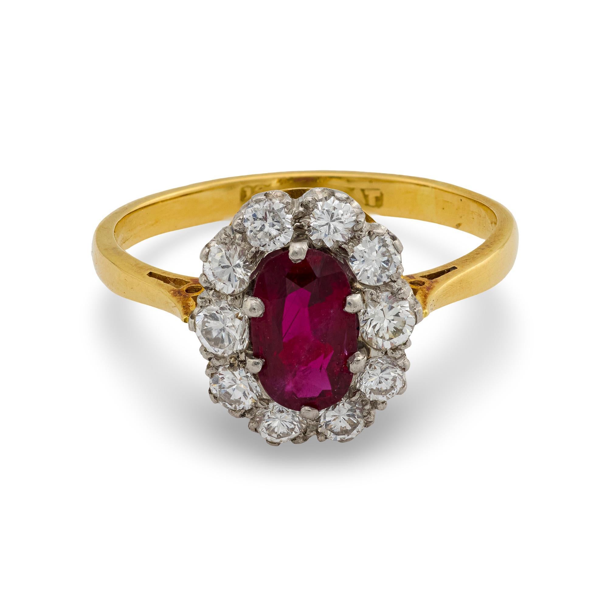 Mid Century GCS 1 carat ruby diamond 18k yellow gold platinum cluster ring For Sale 2