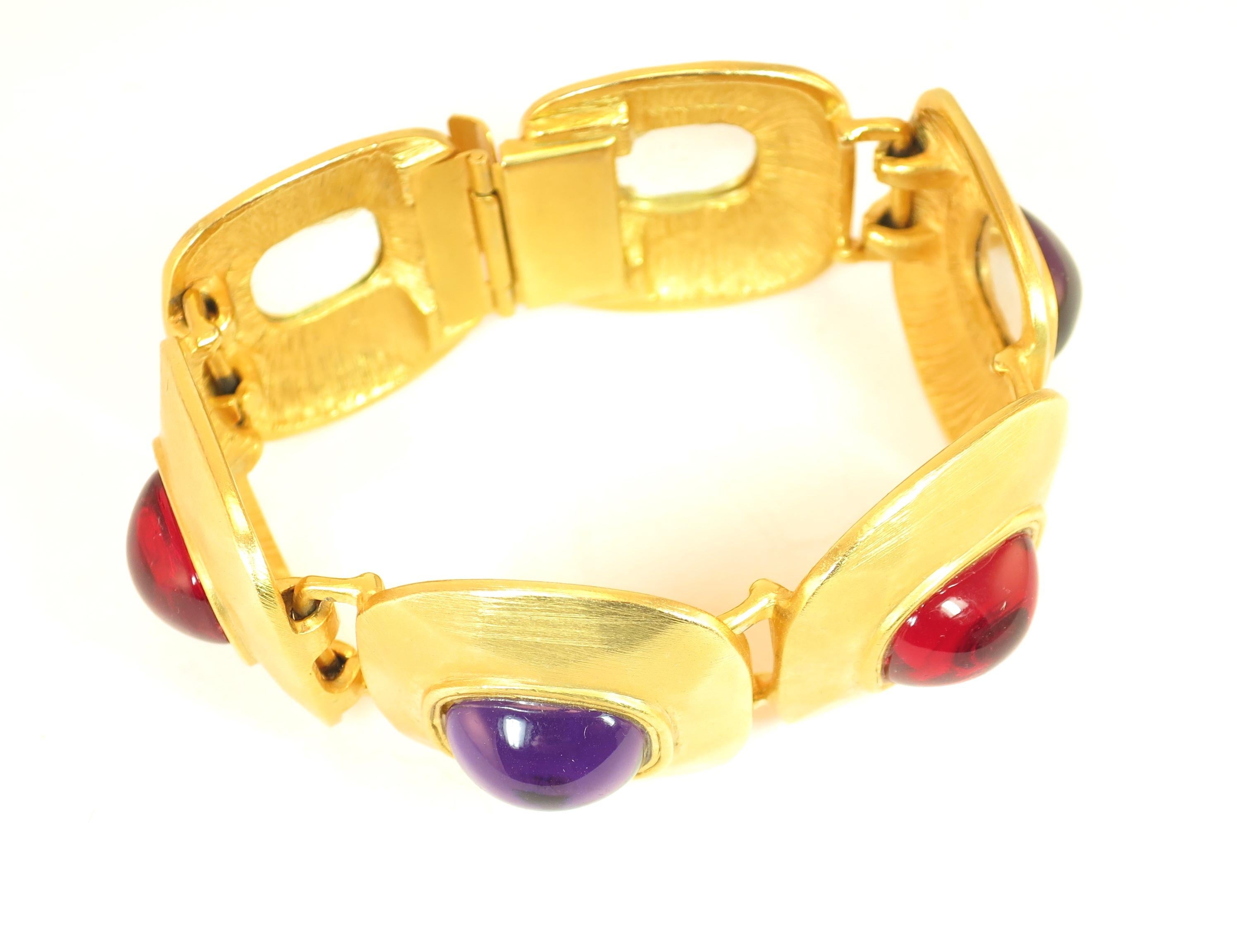 Mid-Century Gem-Craft Hammered Gold Jewel-Tone Day & Evening Bracelet & Earrings For Sale 6
