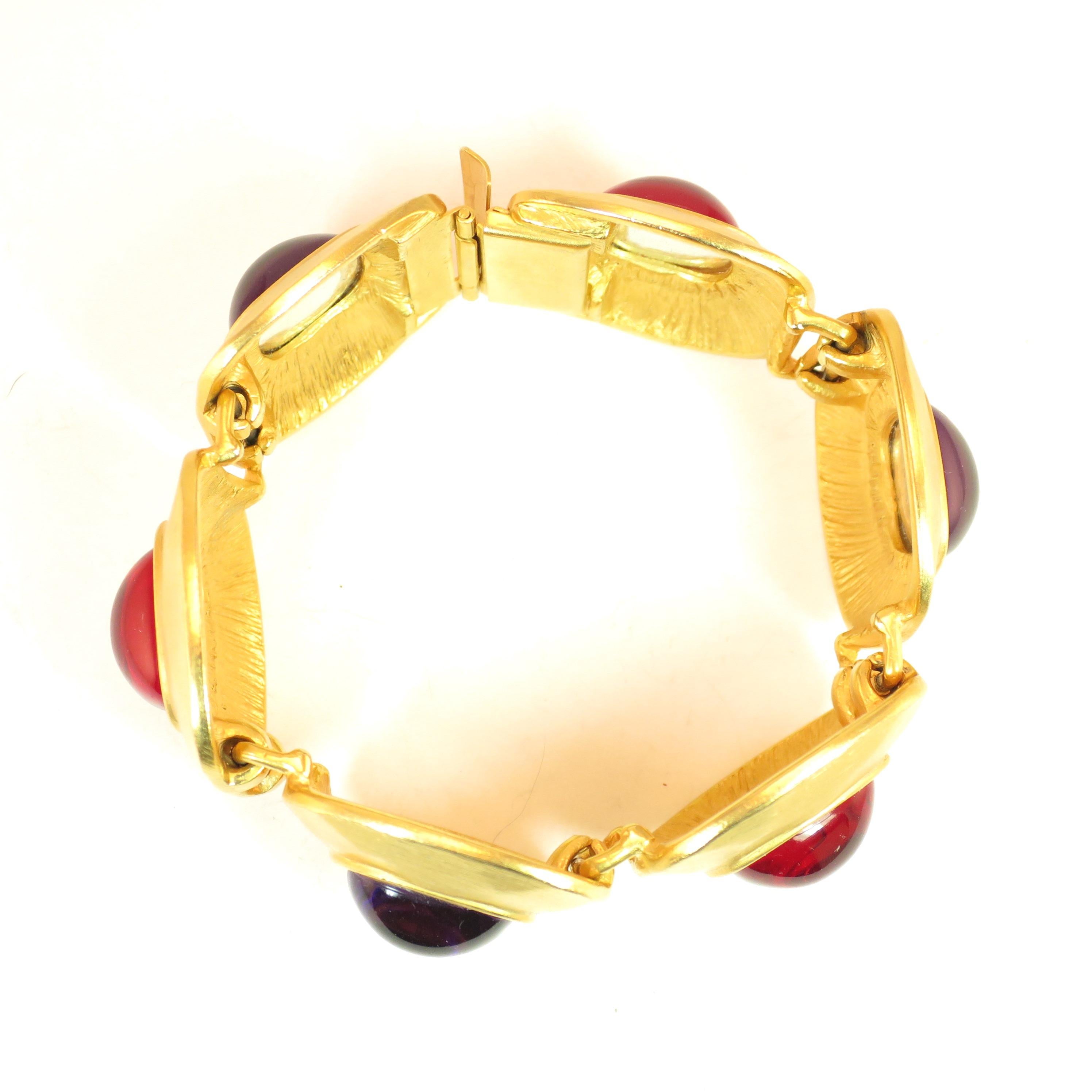 Mid-Century Gem-Craft Hammered Gold Jewel-Tone Day & Evening Bracelet & Earrings For Sale 7